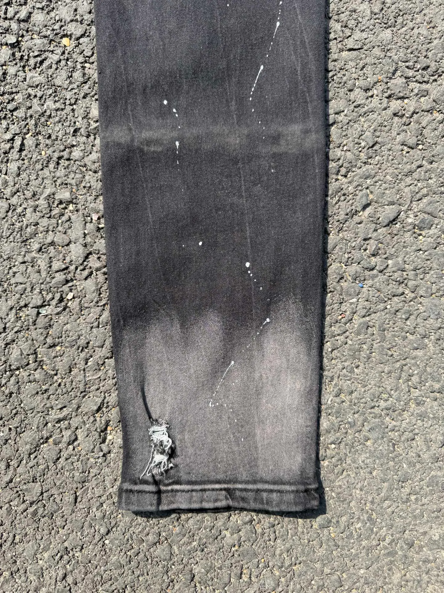 P186 💰 D2 new embroidered men's ripped trendy jeans, elastic personalized patches, slim fit, beggar's pants with small feet, top-quality materials, super soft high cotton washed denim fabric, each piece of washed denim fabric costs up to three times more than the conventional process. The touch is extremely delicate and the texture is very good. The whole body is simple and elegant. The back pocket of the trousers uses high-end direct injection technology. It is extremely exquisite. Full marks for details. Color: Picture color Size: 30-22-34-36 (corresponding to M-L-XL-XXL)