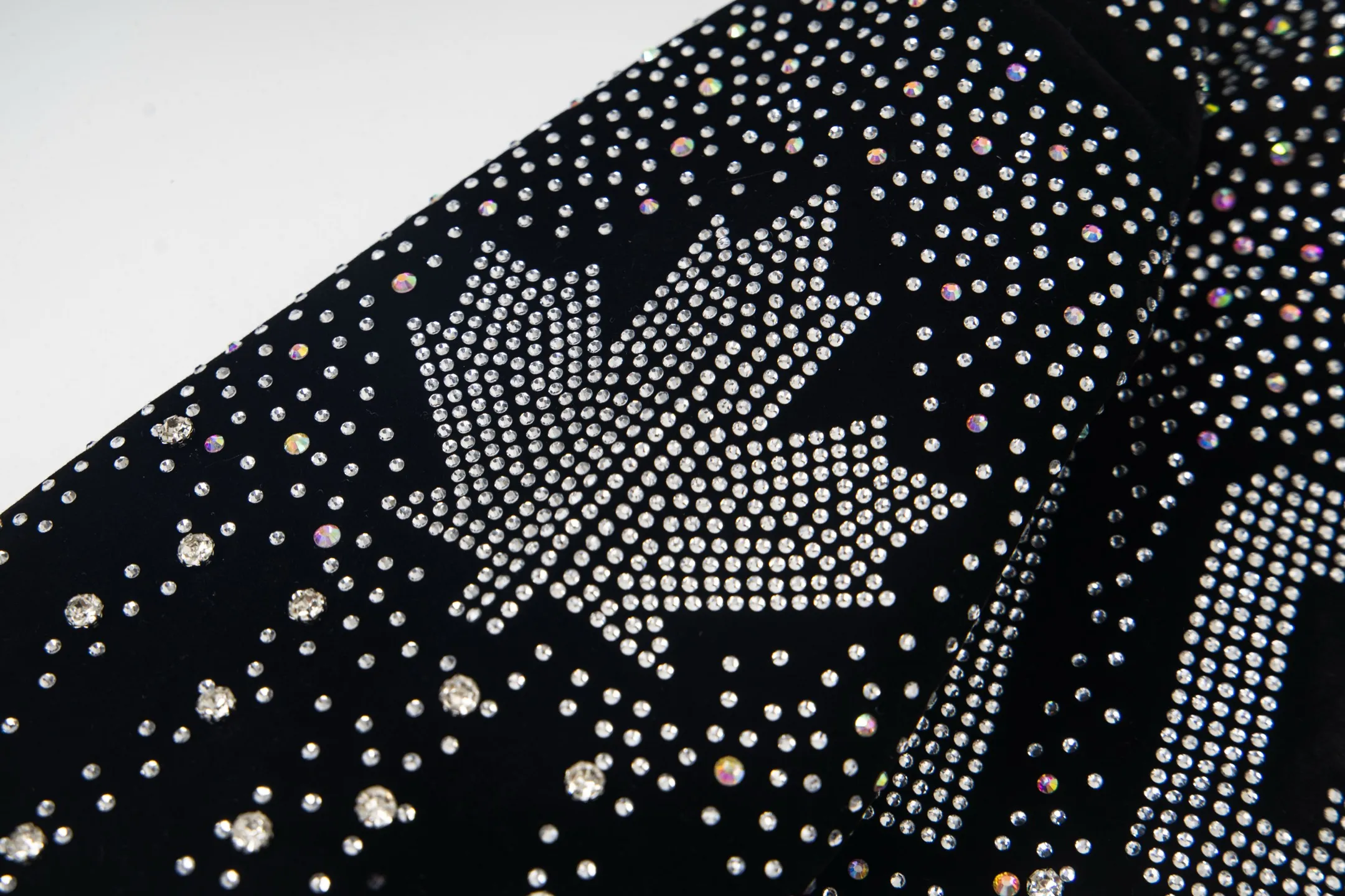 P600 D S Q 2 super high-end black velvet, meteor shower design, brand new popular men's zipper jacket, high-end Middle Eastern flash diamond craftsmanship, plus granular crystal beads, high-end real thing, very fashionable, and the upper body is incomparably handsome.