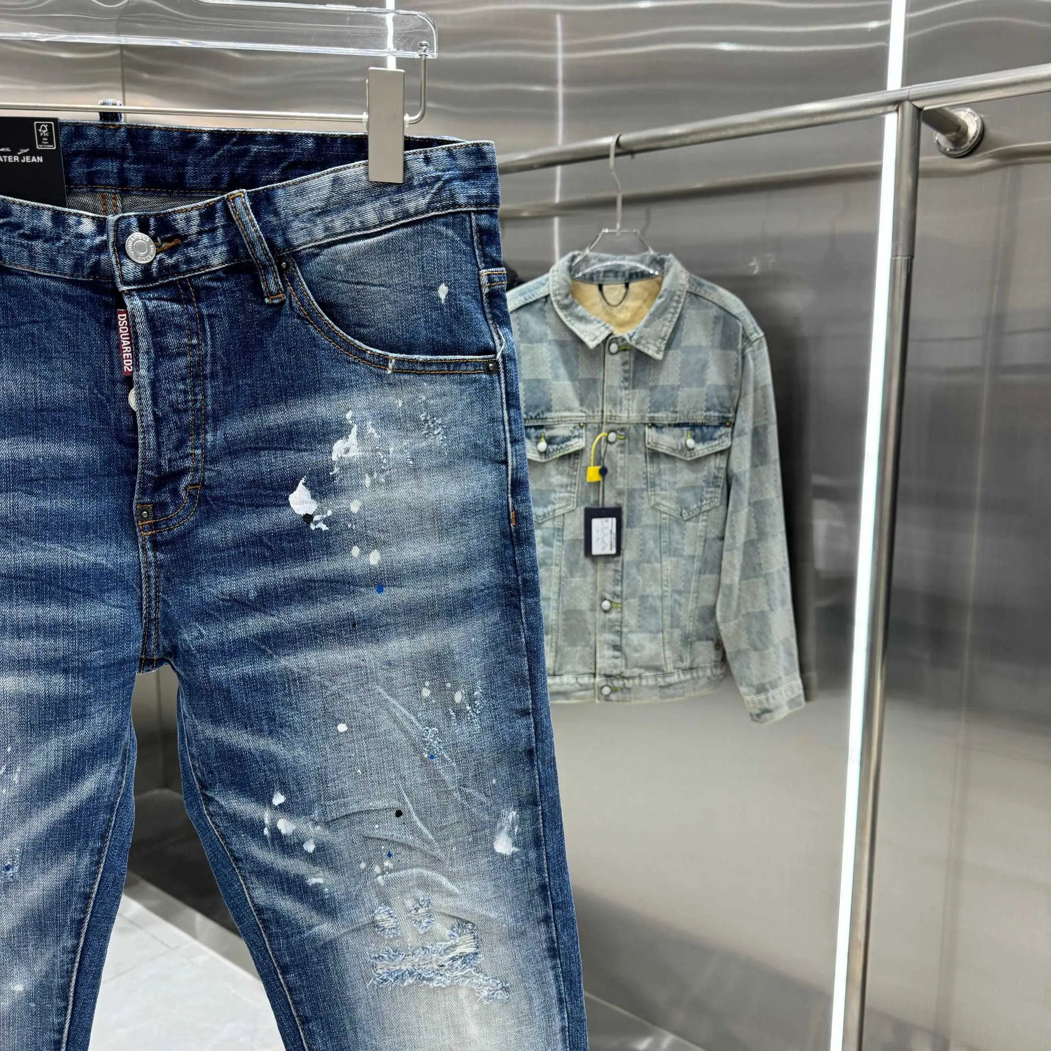 P300 DSQUARED2 graffiti hole washed craft street fashion slim fit stretch jeans color blue size 30 32 34 36 38 40