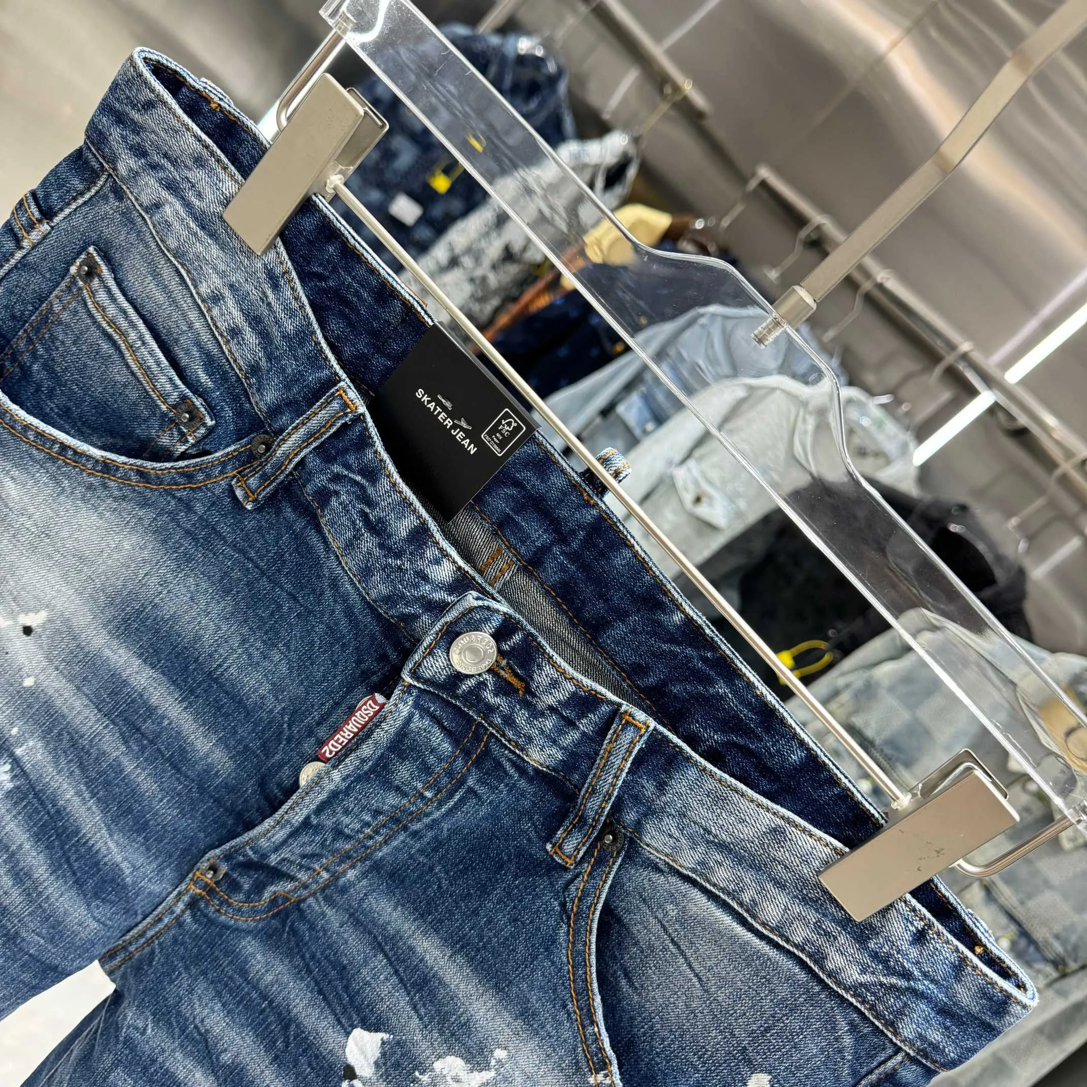 P300 DSQUARED2 graffiti hole washed craft street fashion slim fit stretch jeans color blue size 30 32 34 36 38 40