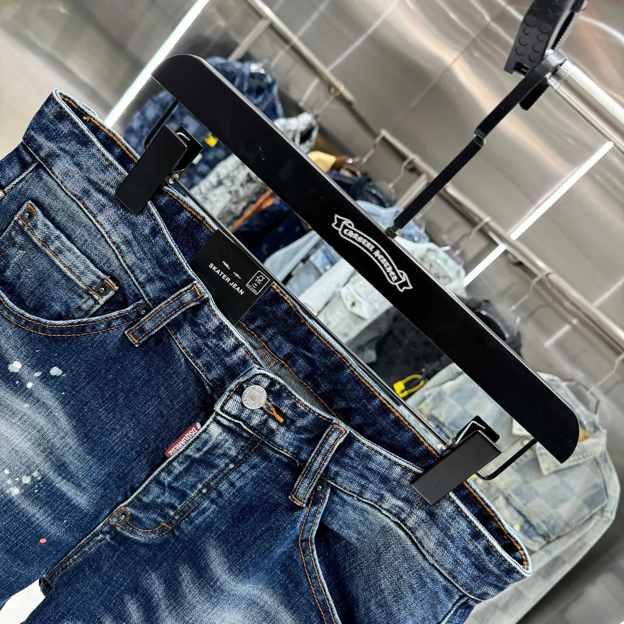 P300 DSQUARED2 graffiti hole washed craft street fashion slim fit stretch jeans color blue size 30 32 34 36 38 40