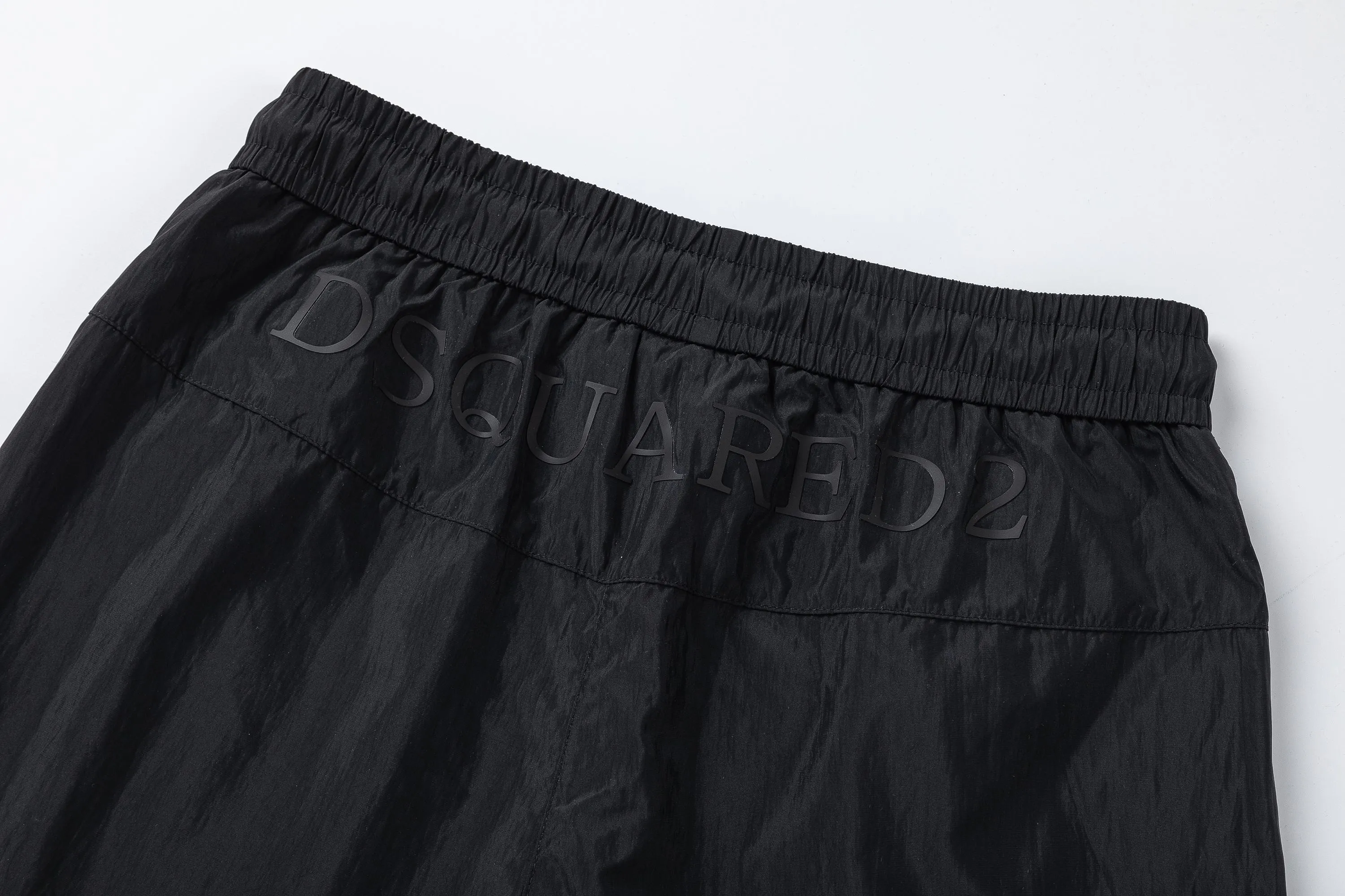 🅿️210 DSQUARED2 2025 spring and summer logo embroidery. New fashionable beach shorts, with lining and mesh shorts! The official website is synchronized with the original 1-1 replica, the original hardware is selected from high-quality polyester fiber fabrics, with a delicate feel, a must-have item for summer, and the upper body effect is super handsome! Color: Black Size: S M L XL XXL