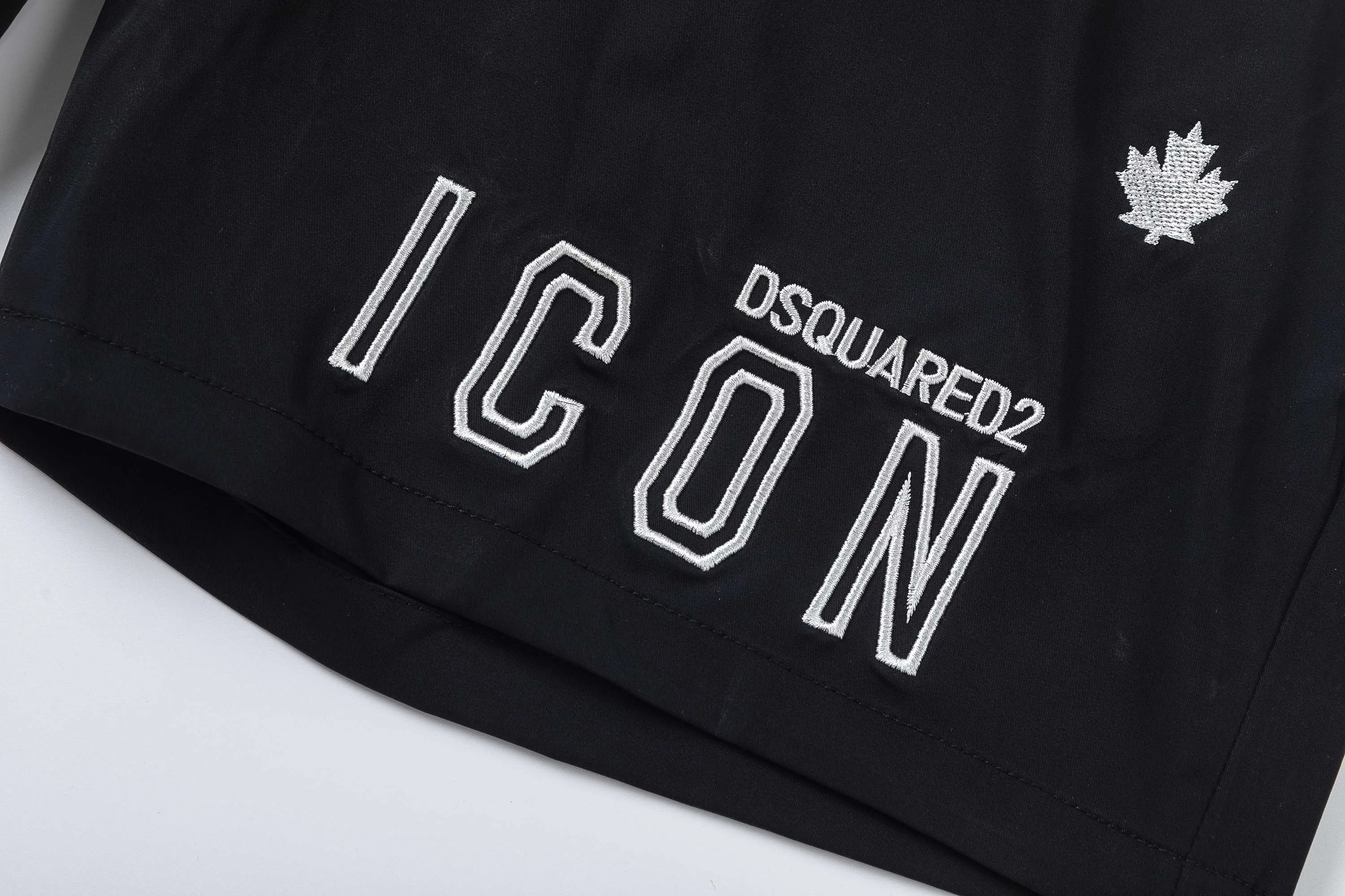 🅿️210 DSQUARED2 2025 spring and summer logo embroidery. New fashionable beach shorts, with lining and mesh shorts! The official website is synchronized with the original 1-1 replica, the original hardware is selected from high-quality polyester fiber fabrics, with a delicate feel, a must-have item for summer, and the upper body effect is super handsome! Color: Black Size: S M L XL XXL