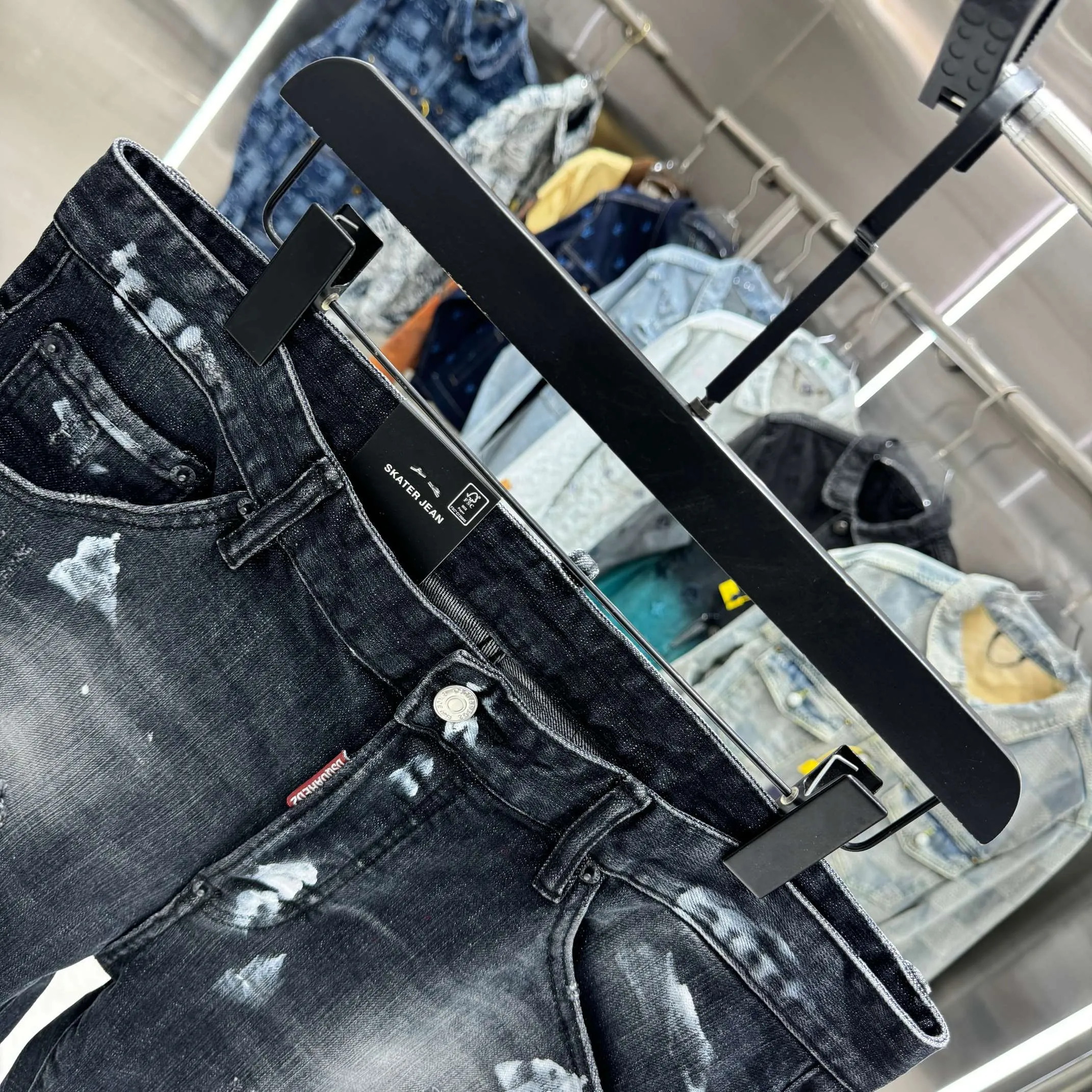 P300 DSQUARED2 graffiti hole washed craft street fashion slim fit stretch jeans Color Black Size 30 32 34 36 38 40