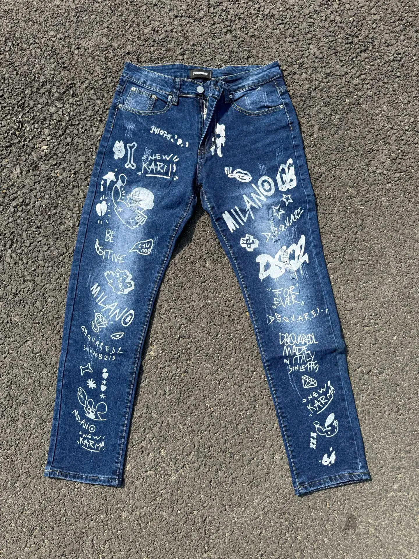 P186 💰 D2 new embroidered men's ripped trendy jeans, elastic personalized patches, slim fit, beggar's pants with small feet, top-quality materials, super soft high cotton washed denim fabric, each piece of washed denim fabric costs up to three times more than the conventional process. The touch is extremely delicate and the texture is very good. The whole body is simple and elegant. The back pocket of the trousers uses high-end direct injection technology. It is extremely exquisite. Full marks for details. Color: Picture color Size: 30-22-34-36 (corresponding to M-L-XL-XXL)