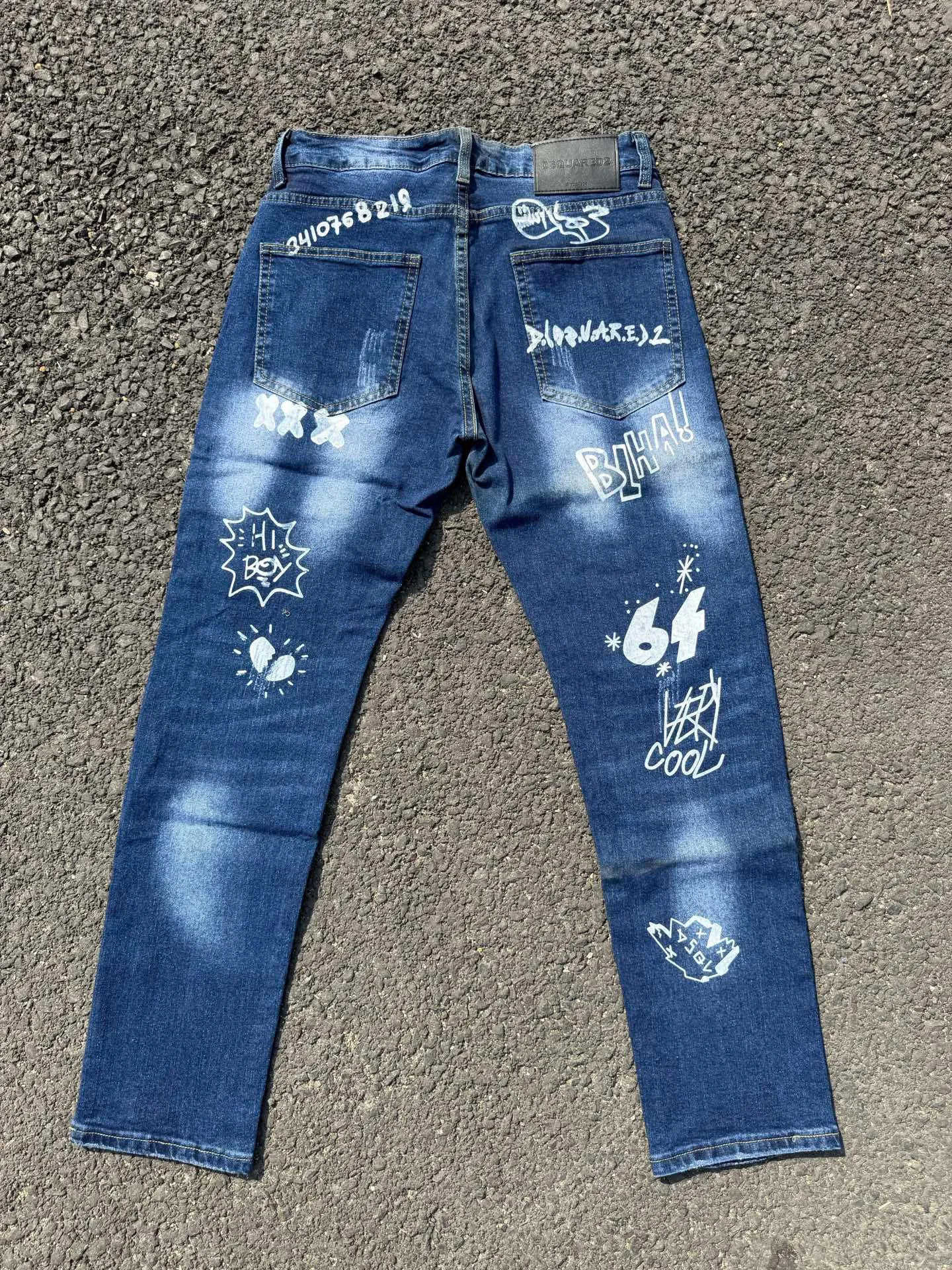P186 💰 D2 new embroidered men's ripped trendy jeans, elastic personalized patches, slim fit, beggar's pants with small feet, top-quality materials, super soft high cotton washed denim fabric, each piece of washed denim fabric costs up to three times more than the conventional process. The touch is extremely delicate and the texture is very good. The whole body is simple and elegant. The back pocket of the trousers uses high-end direct injection technology. It is extremely exquisite. Full marks for details. Color: Picture color Size: 30-22-34-36 (corresponding to M-L-XL-XXL)
