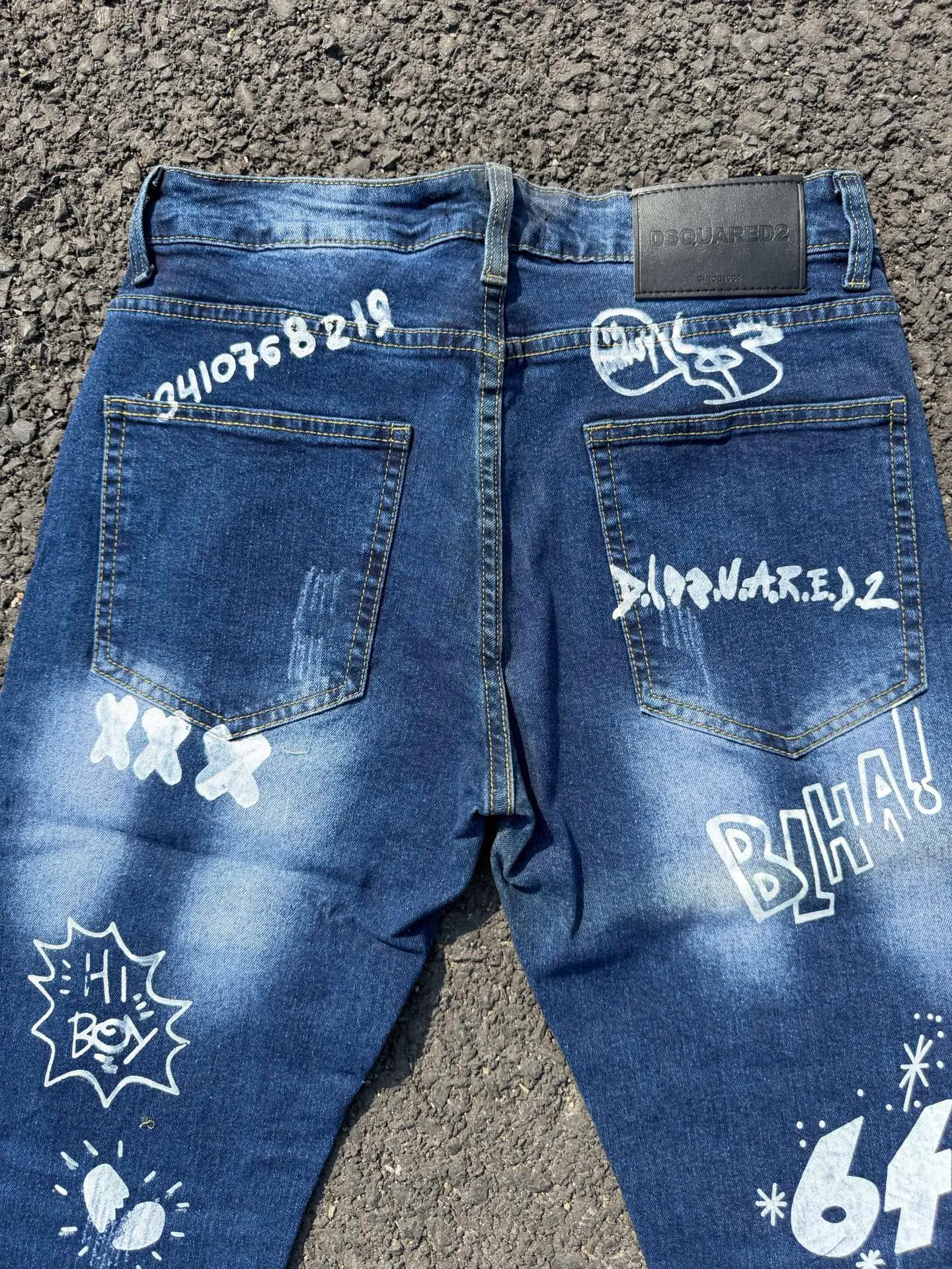 P186 💰 D2 new embroidered men's ripped trendy jeans, elastic personalized patches, slim fit, beggar's pants with small feet, top-quality materials, super soft high cotton washed denim fabric, each piece of washed denim fabric costs up to three times more than the conventional process. The touch is extremely delicate and the texture is very good. The whole body is simple and elegant. The back pocket of the trousers uses high-end direct injection technology. It is extremely exquisite. Full marks for details. Color: Picture color Size: 30-22-34-36 (corresponding to M-L-XL-XXL)