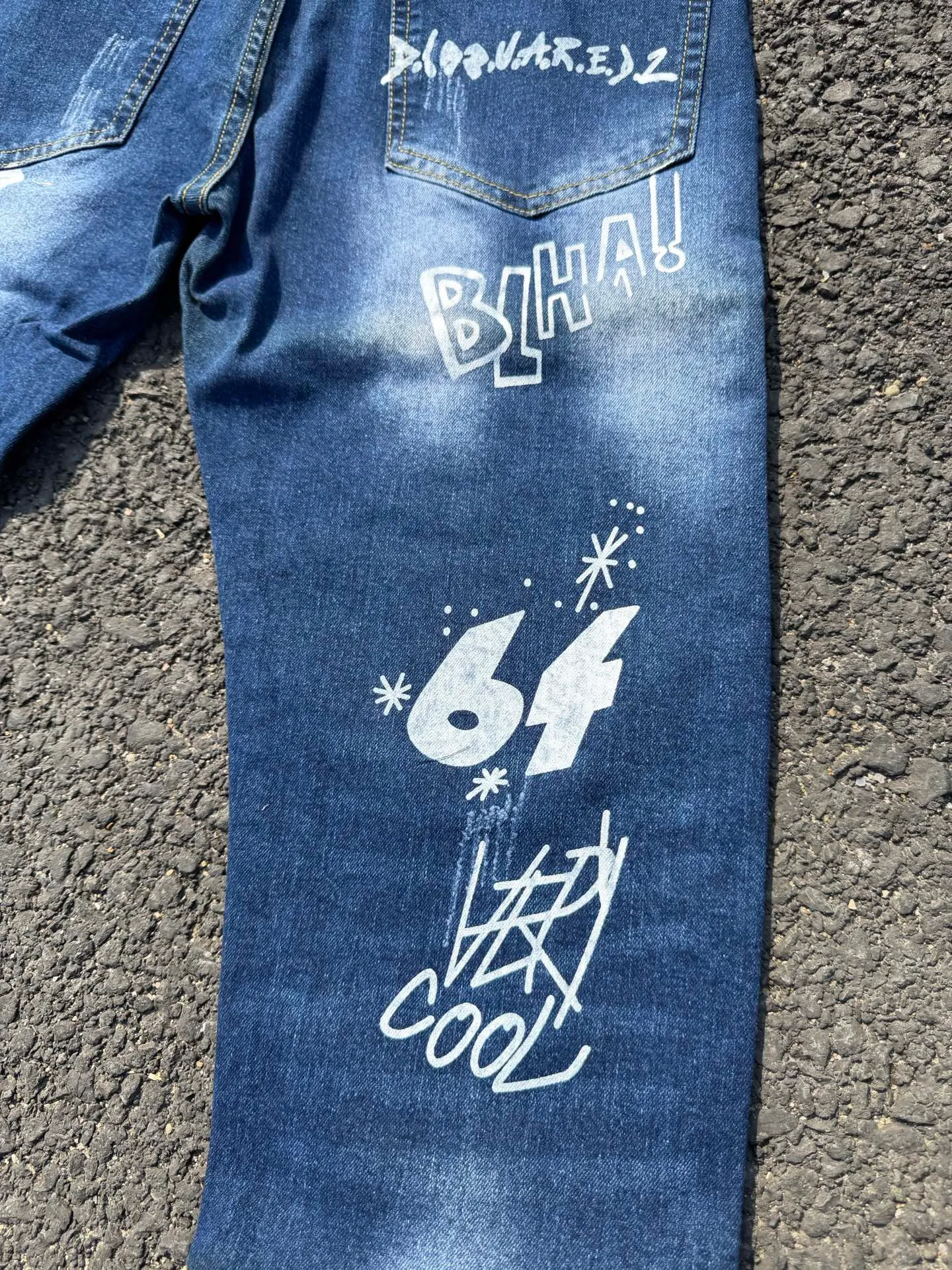 P186 💰 D2 new embroidered men's ripped trendy jeans, elastic personalized patches, slim fit, beggar's pants with small feet, top-quality materials, super soft high cotton washed denim fabric, each piece of washed denim fabric costs up to three times more than the conventional process. The touch is extremely delicate and the texture is very good. The whole body is simple and elegant. The back pocket of the trousers uses high-end direct injection technology. It is extremely exquisite. Full marks for details. Color: Picture color Size: 30-22-34-36 (corresponding to M-L-XL-XXL)