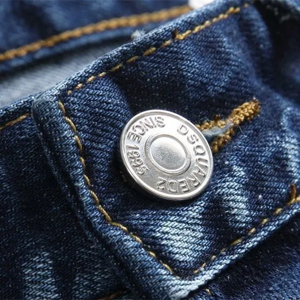 P186 💰 D2 new embroidered men's ripped trendy jeans, elastic personalized patches, slim fit, beggar's pants with small feet, top-quality materials, super soft high cotton washed denim fabric, each piece of washed denim fabric costs up to three times more than the conventional process. The touch is extremely delicate and the texture is very good. The whole body is simple and elegant. The back pocket of the trousers uses high-end direct injection technology. It is extremely exquisite. Full marks for details. Color: Picture color Size: 30-22-34-36 (corresponding to M-L-XL-XXL)