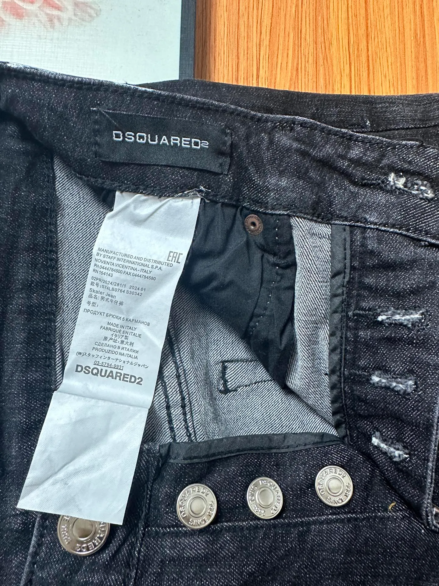 P290 💰 D2 new slim-fitting light luxury washed red leather jeans Color: black Fabric: pure cotton denim Size: 28 29 30 31