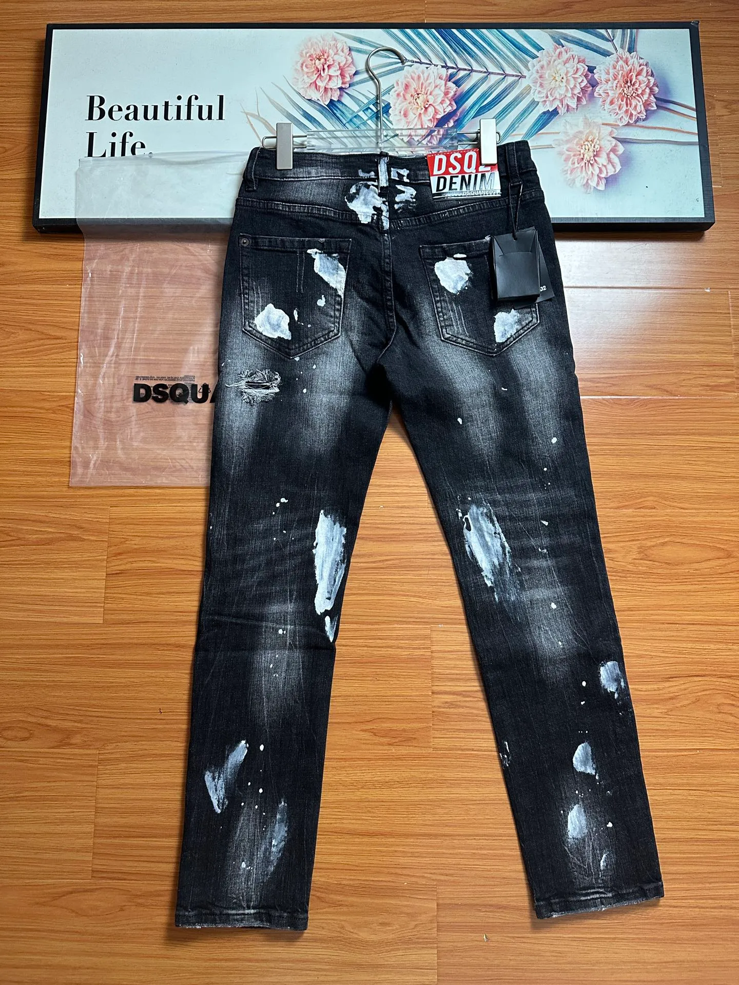 P290 💰 D2 new slim-fitting light luxury washed red leather jeans Color: black Fabric: pure cotton denim Size: 28 29 30 31