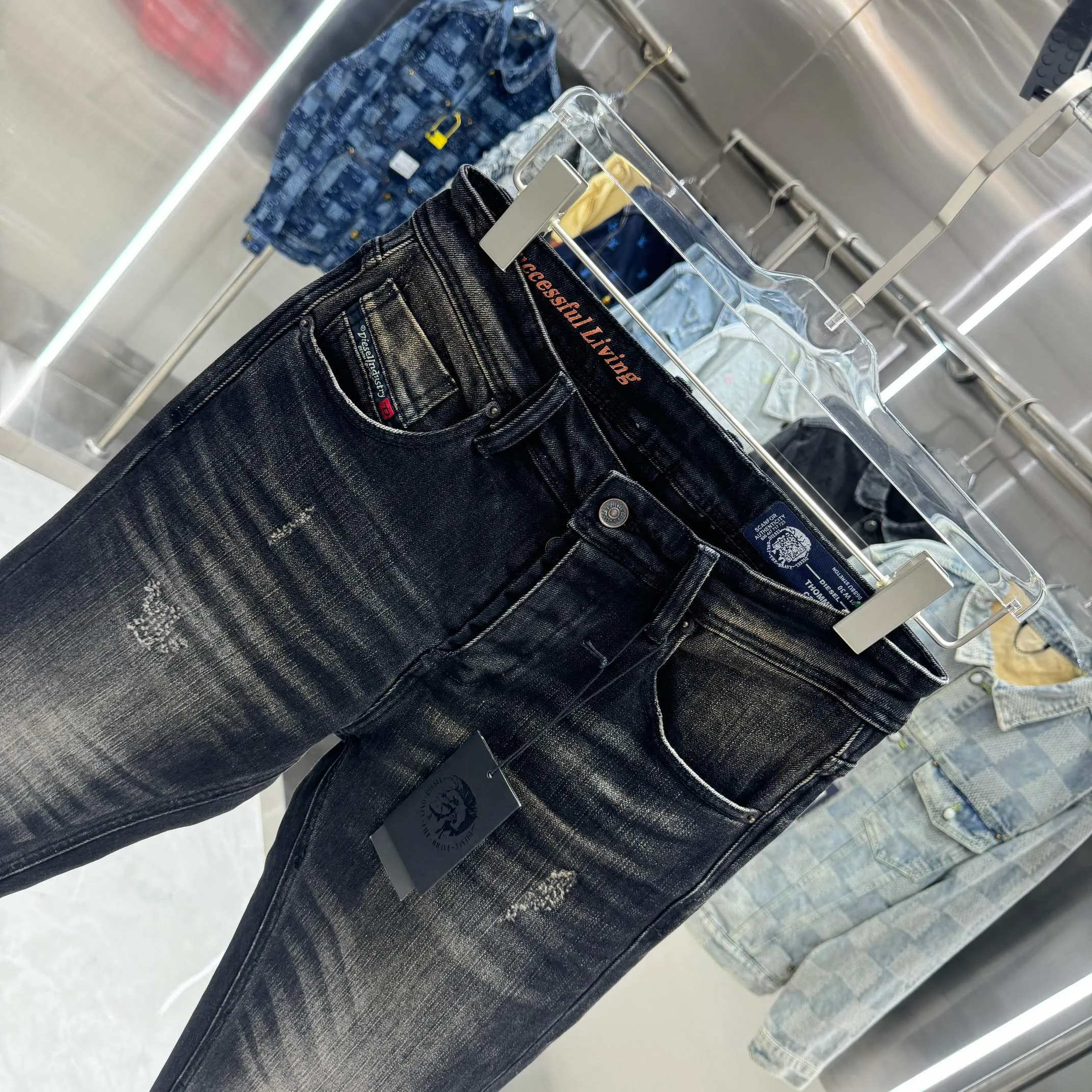 P300 DSQUARED2 Frayed Street Fashion Slim Fit Small Legs Stretch Jeans Color Black Size 30 32 34 36 38 40