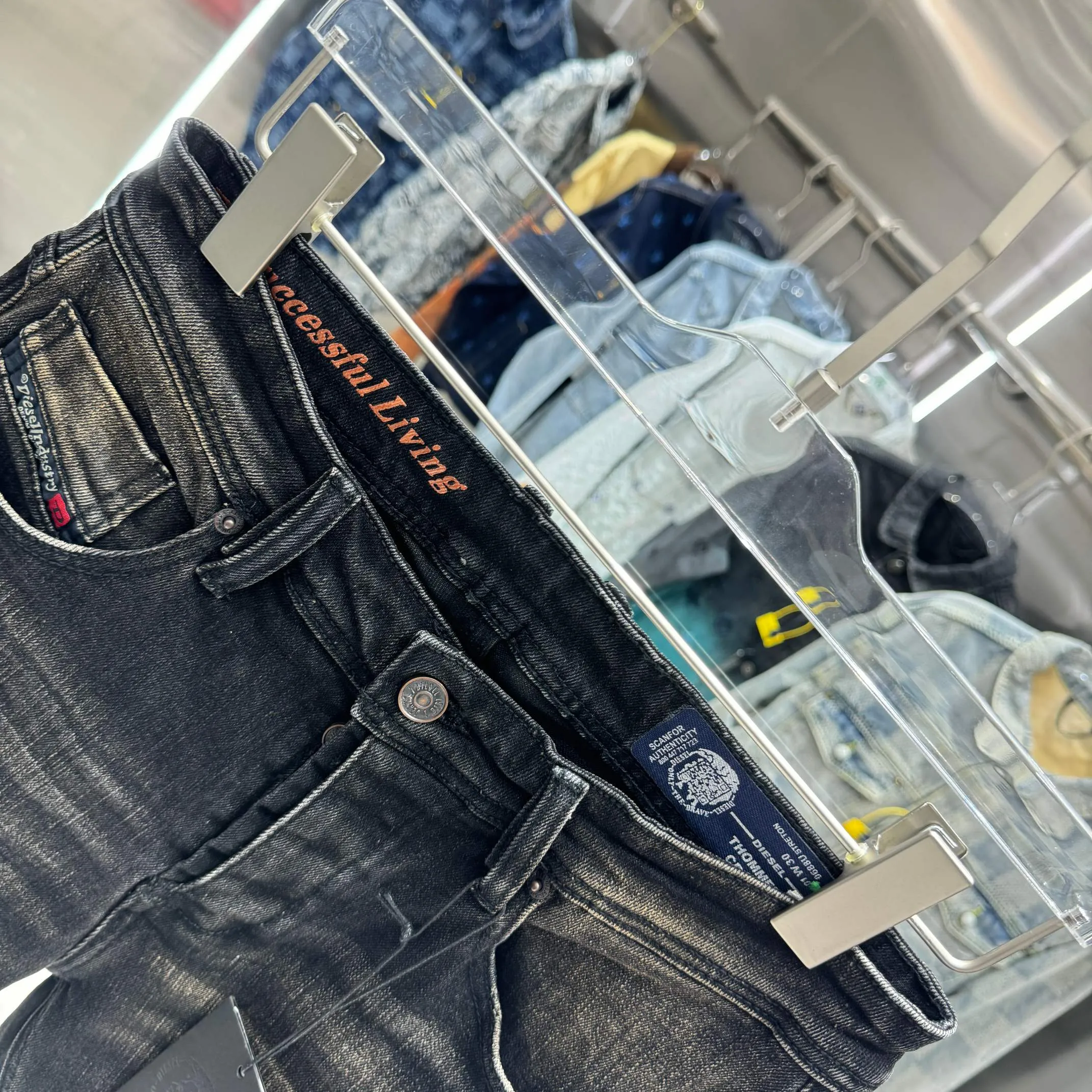 P300 DSQUARED2 Frayed Street Fashion Slim Fit Small Legs Stretch Jeans Color Black Size 30 32 34 36 38 40