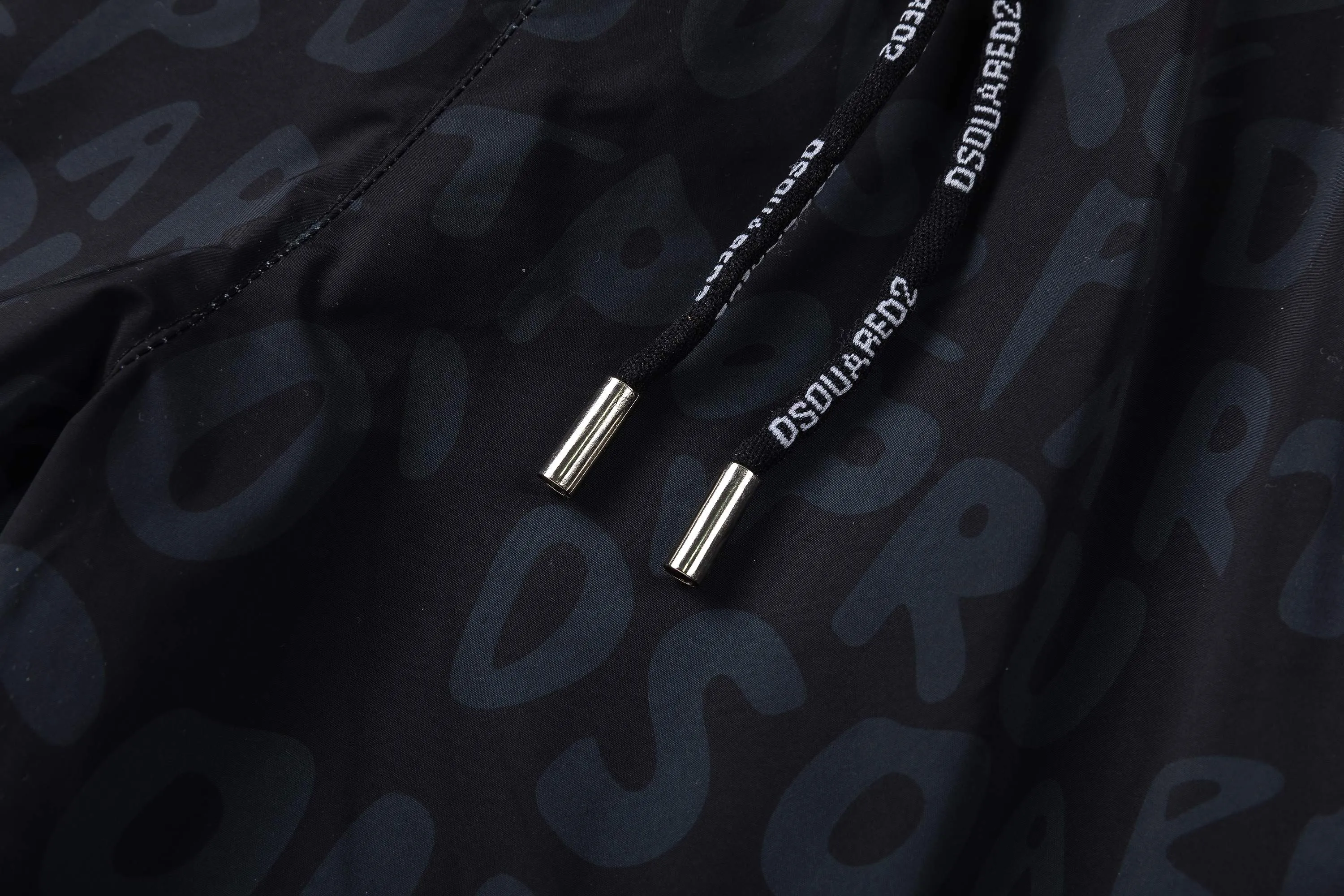 🅿️210 DSQUARED2 2025 spring and summer logo embroidery. New fashionable beach shorts, with lining and mesh shorts! The official website is synchronized with the original 1-1 replica, the original hardware is selected from high-quality polyester fiber fabrics, with a delicate feel, a must-have item for summer, and the upper body effect is super handsome! Color: Black Size: S M L XL XXL