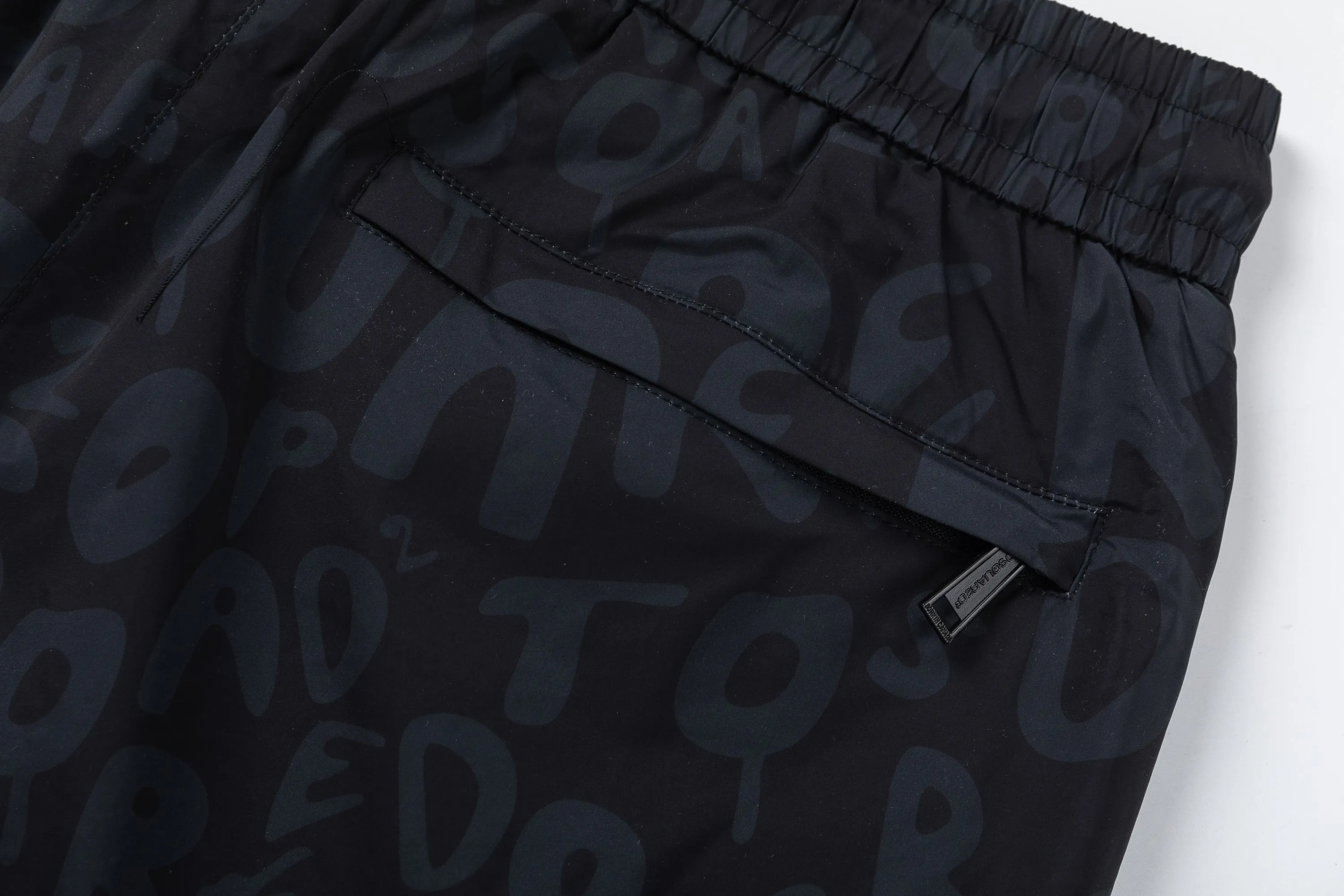 🅿️210 DSQUARED2 2025 spring and summer logo embroidery. New fashionable beach shorts, with lining and mesh shorts! The official website is synchronized with the original 1-1 replica, the original hardware is selected from high-quality polyester fiber fabrics, with a delicate feel, a must-have item for summer, and the upper body effect is super handsome! Color: Black Size: S M L XL XXL