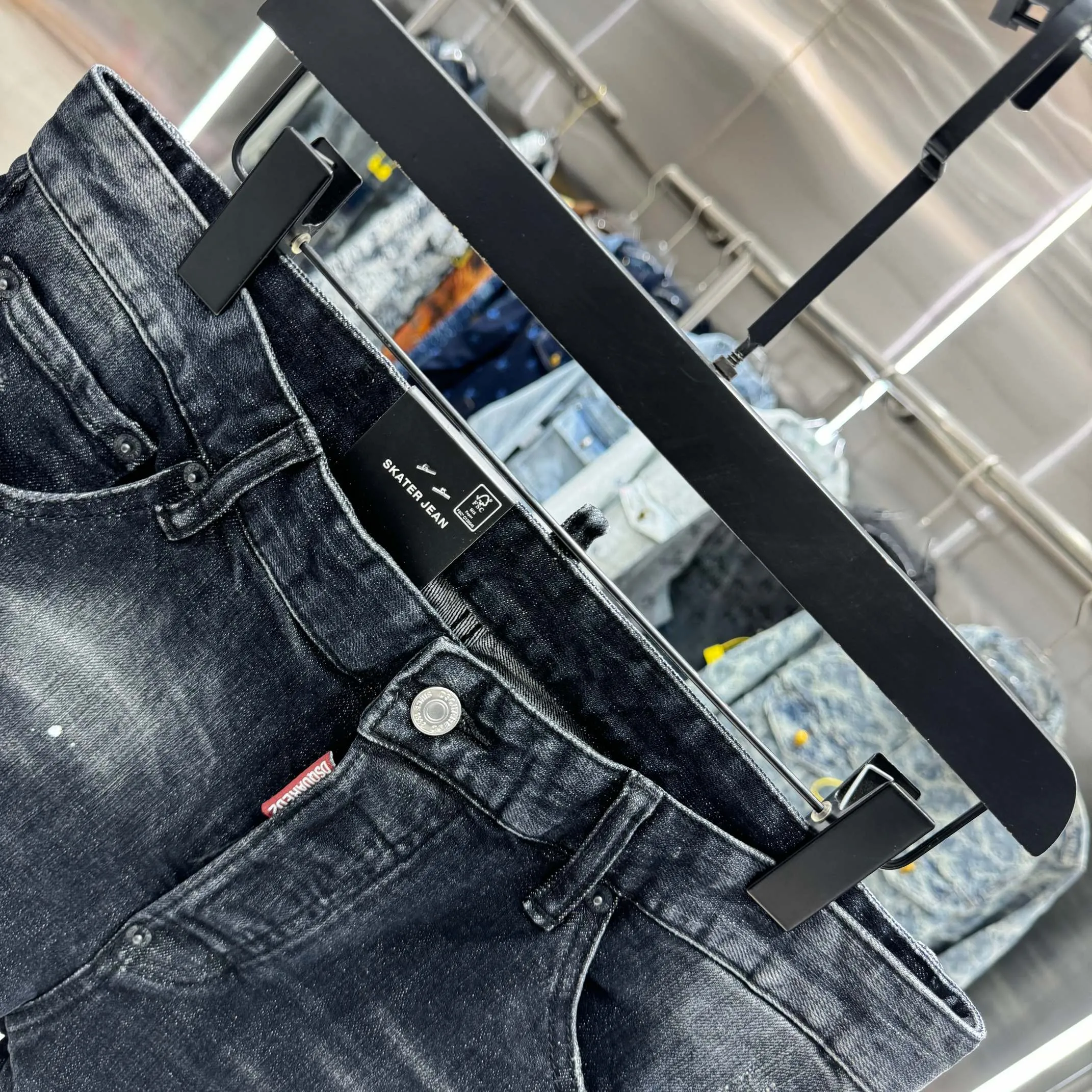 P300 DSQUARED2 Graffiti hole craft street fashion slim fit stretch jeans Color Black Size 30 32 34 36 38 40