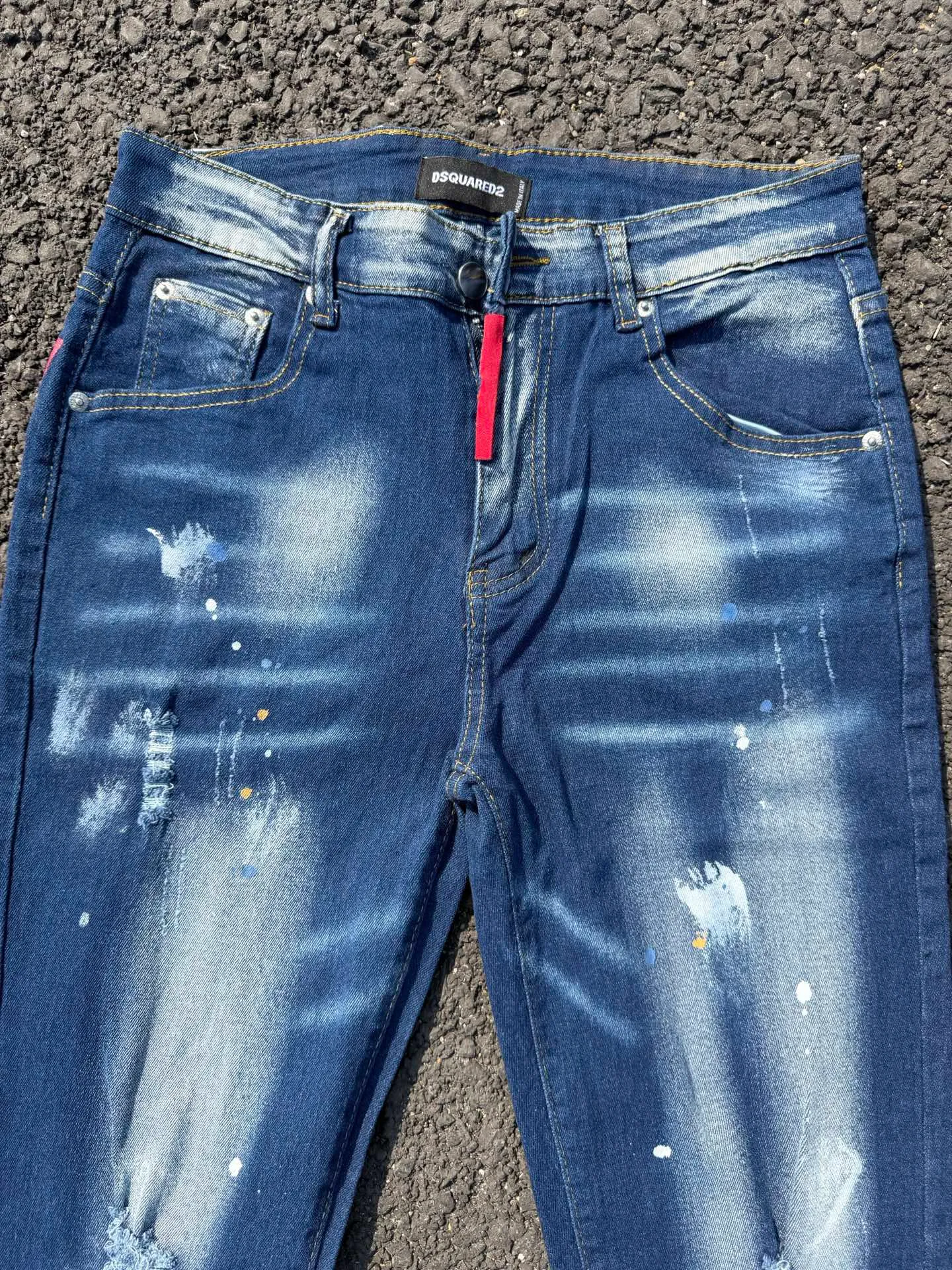 P186 💰 D2 new embroidered men's ripped trendy jeans, elastic personalized patches, slim fit, beggar's pants with small feet, top-quality materials, super soft high cotton washed denim fabric, each piece of washed denim fabric costs up to three times more than the conventional process. The touch is extremely delicate and the texture is very good. The whole body is simple and elegant. The back pocket of the trousers uses high-end direct injection technology. It is extremely exquisite. Full marks for details. Color: Picture color Size: 30-32-34-36 (corresponding to M-L-XL-XXL)