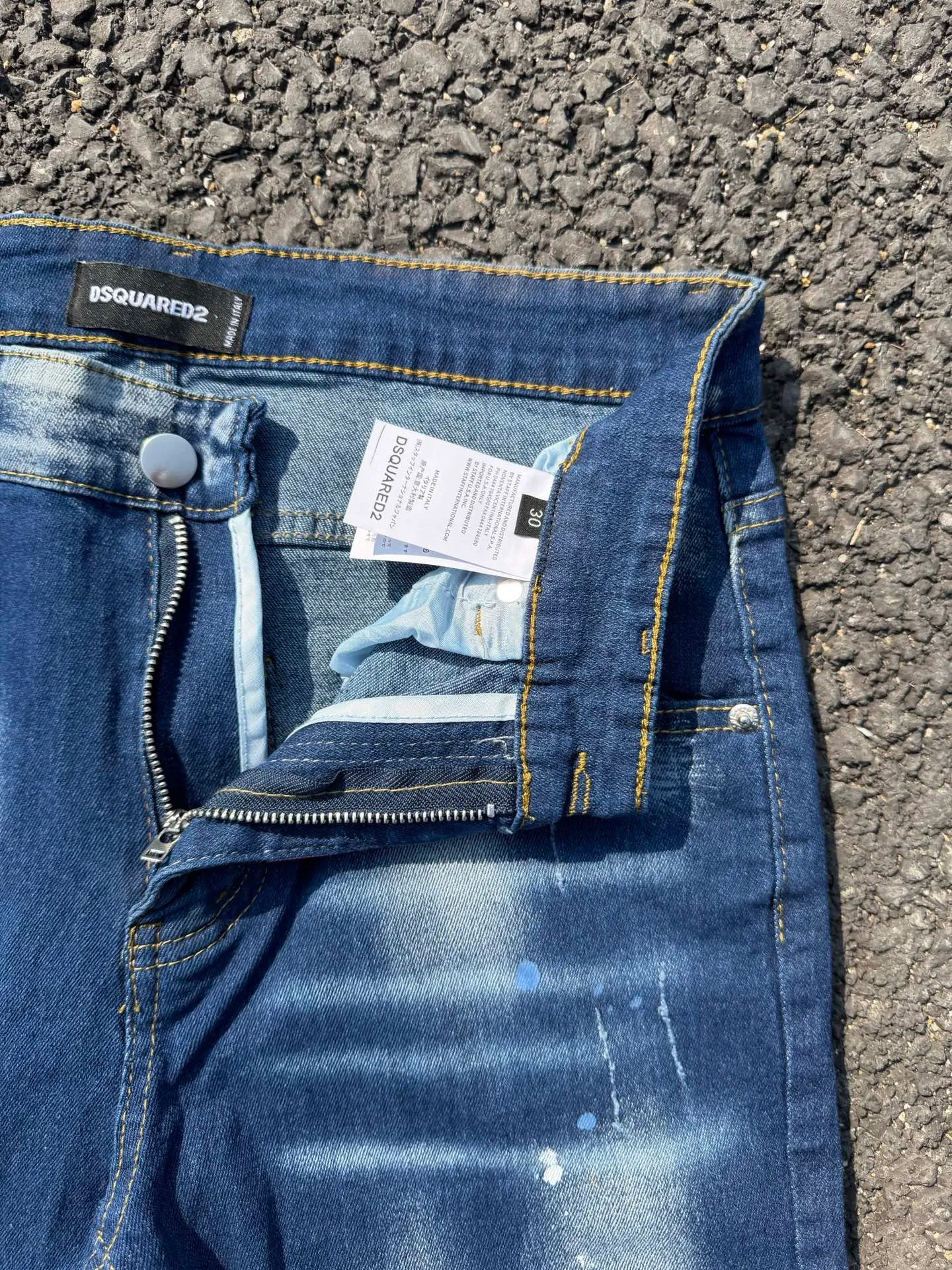 P186 💰 D2 new embroidered men's ripped trendy jeans, elastic personalized patches, slim fit, beggar's pants with small feet, top-quality materials, super soft high cotton washed denim fabric, each piece of washed denim fabric costs up to three times more than the conventional process. The touch is extremely delicate and the texture is very good. The whole body is simple and elegant. The back pocket of the trousers uses high-end direct injection technology. It is extremely exquisite. Full marks for details. Color: Picture color Size: 30-32-34-36 (corresponding to M-L-XL-XXL)