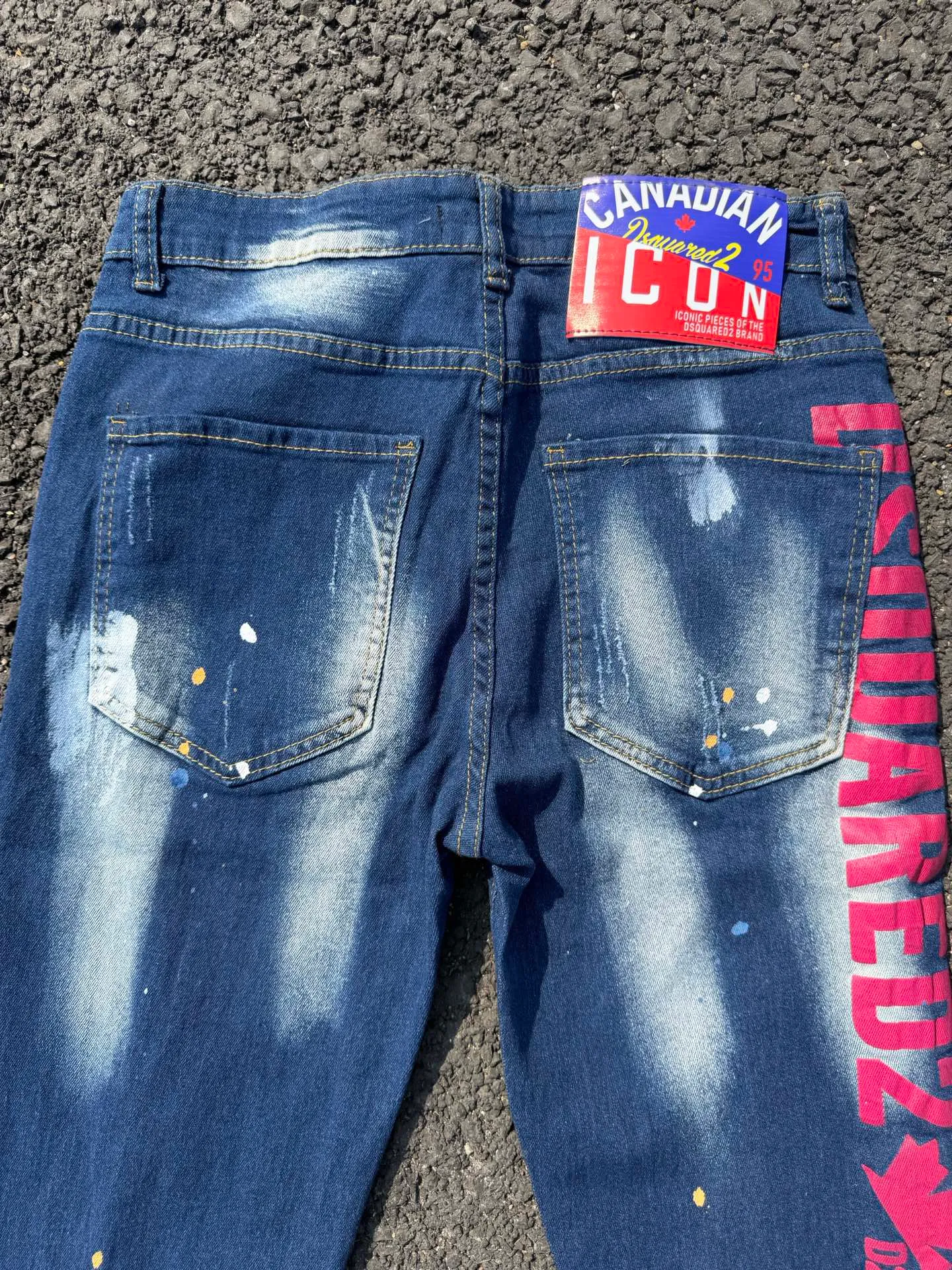 P186 💰 D2 new embroidered men's ripped trendy jeans, elastic personalized patches, slim fit, beggar's pants with small feet, top-quality materials, super soft high cotton washed denim fabric, each piece of washed denim fabric costs up to three times more than the conventional process. The touch is extremely delicate and the texture is very good. The whole body is simple and elegant. The back pocket of the trousers uses high-end direct injection technology. It is extremely exquisite. Full marks for details. Color: Picture color Size: 30-32-34-36 (corresponding to M-L-XL-XXL)