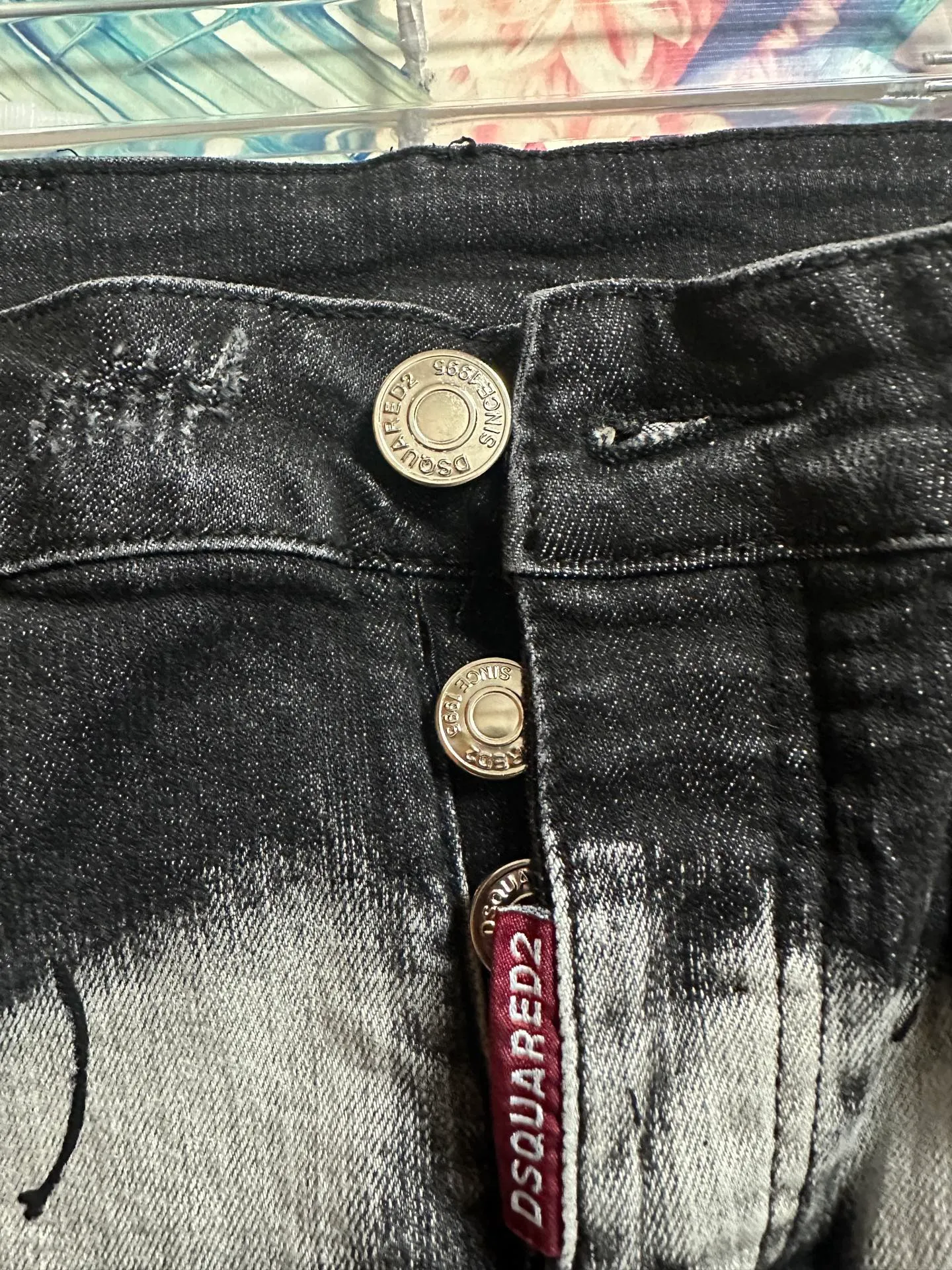 P330 💰 (Real photos of the top version) Top version DSQ2 & DSQUARED2 3 Little Men 25ss hand-painted graffiti frayed 3 Little Men jeans - perfect upper body, self-observation of details, very comfortable to wear, low-key yet luxurious, very classy to wear, the trousers style and cut are truly top-notch jeans, the quality is outstanding, the trousers are very soft after heavy washing, the straight-leg version is not picky, and many Internet celebrity stars have the same style The upper body is absolutely stylish ~ different from the lower versions on the market. Feel free to compare Color: black Size: s-xl