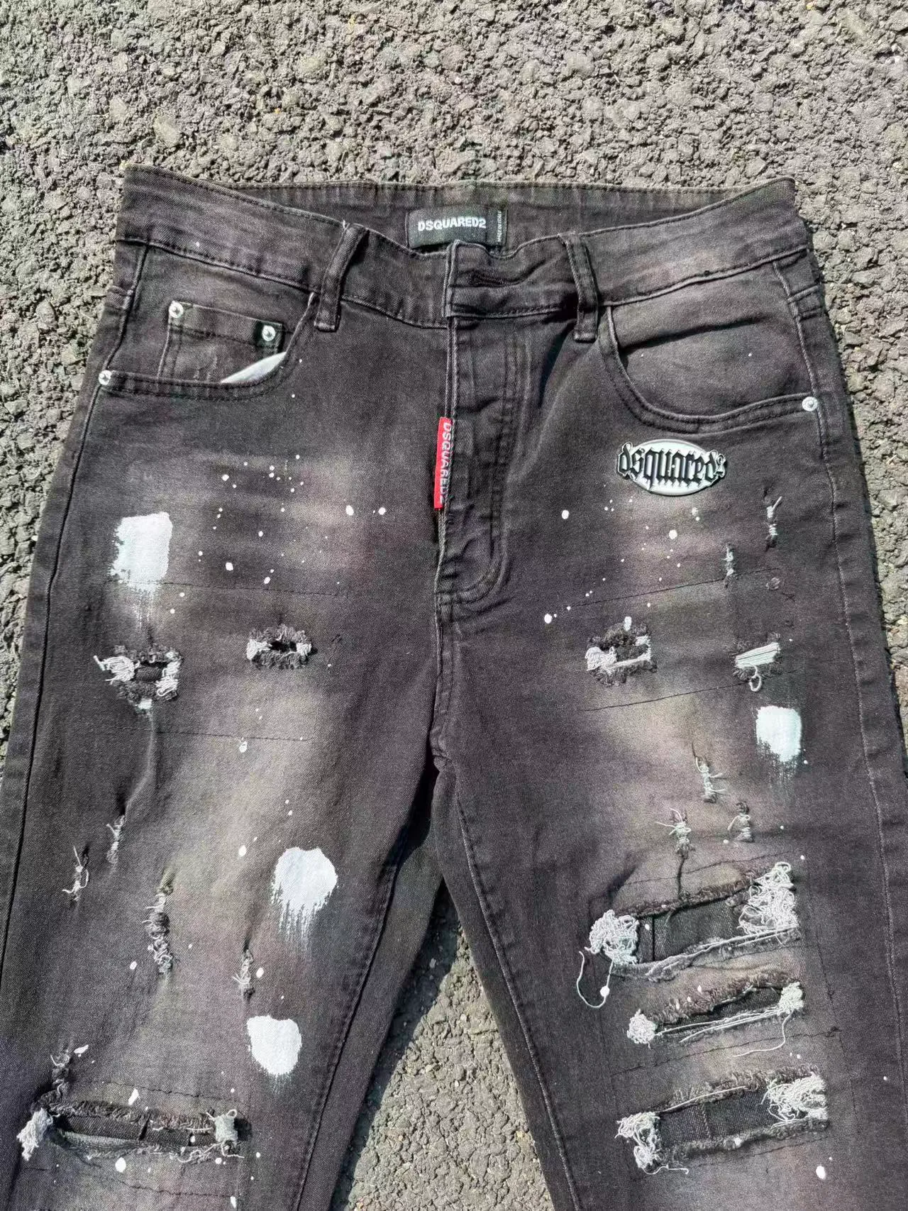 P186 💰 D2 new embroidered men's ripped trendy jeans, elastic personalized patches, slim fit, beggar's pants with small feet, top-quality materials, super soft high cotton washed denim fabric, each piece of washed denim fabric costs up to three times more than the conventional process. The touch is extremely delicate and the texture is very good. The whole body is simple and elegant. The back pocket of the trousers uses high-end direct injection technology. It is extremely exquisite. Full marks for details. Color: Picture color Size: 30-22-34-36 (corresponding to M-L-XL-XXL)