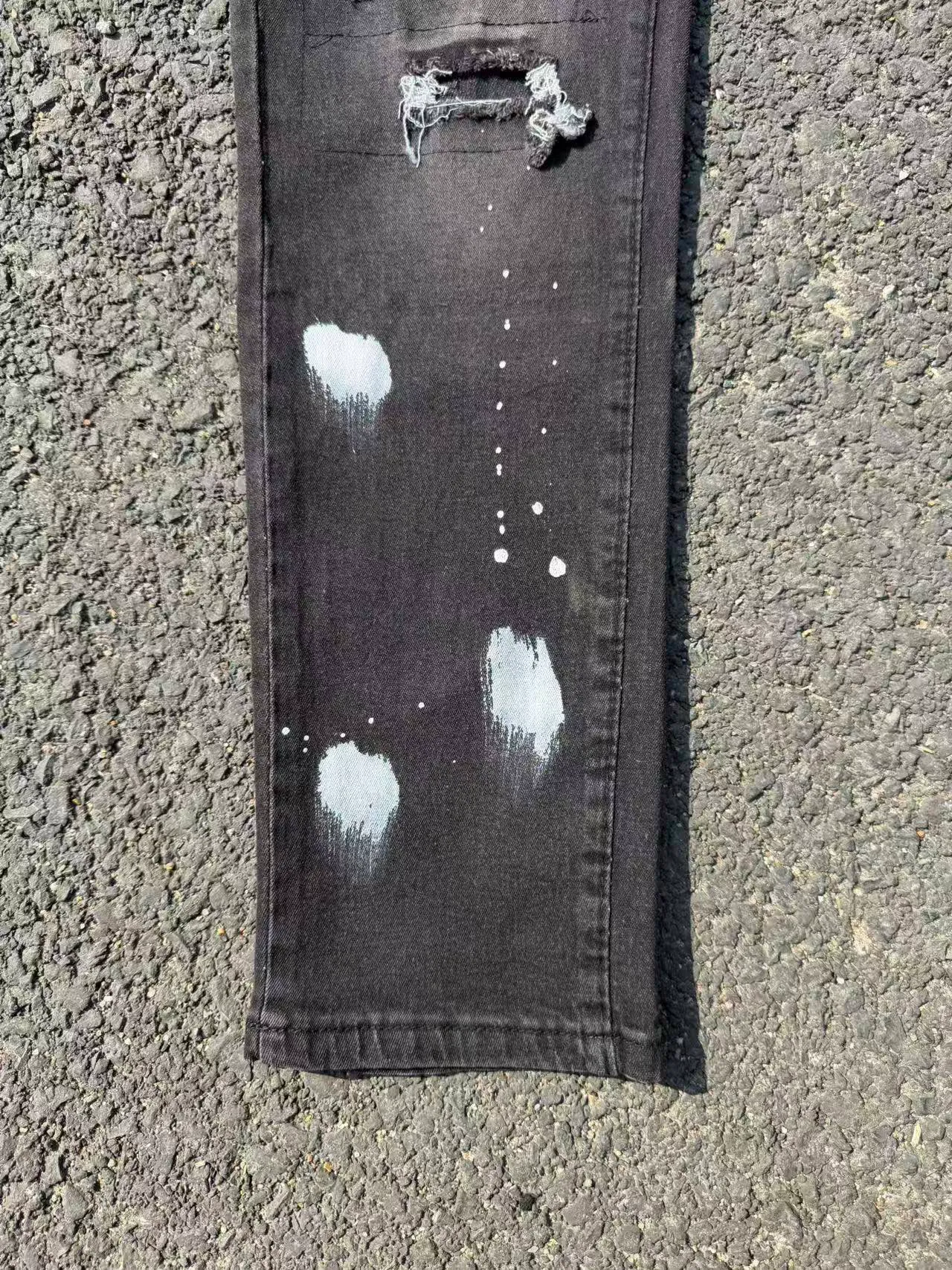 P186 💰 D2 new embroidered men's ripped trendy jeans, elastic personalized patches, slim fit, beggar's pants with small feet, top-quality materials, super soft high cotton washed denim fabric, each piece of washed denim fabric costs up to three times more than the conventional process. The touch is extremely delicate and the texture is very good. The whole body is simple and elegant. The back pocket of the trousers uses high-end direct injection technology. It is extremely exquisite. Full marks for details. Color: Picture color Size: 30-22-34-36 (corresponding to M-L-XL-XXL)