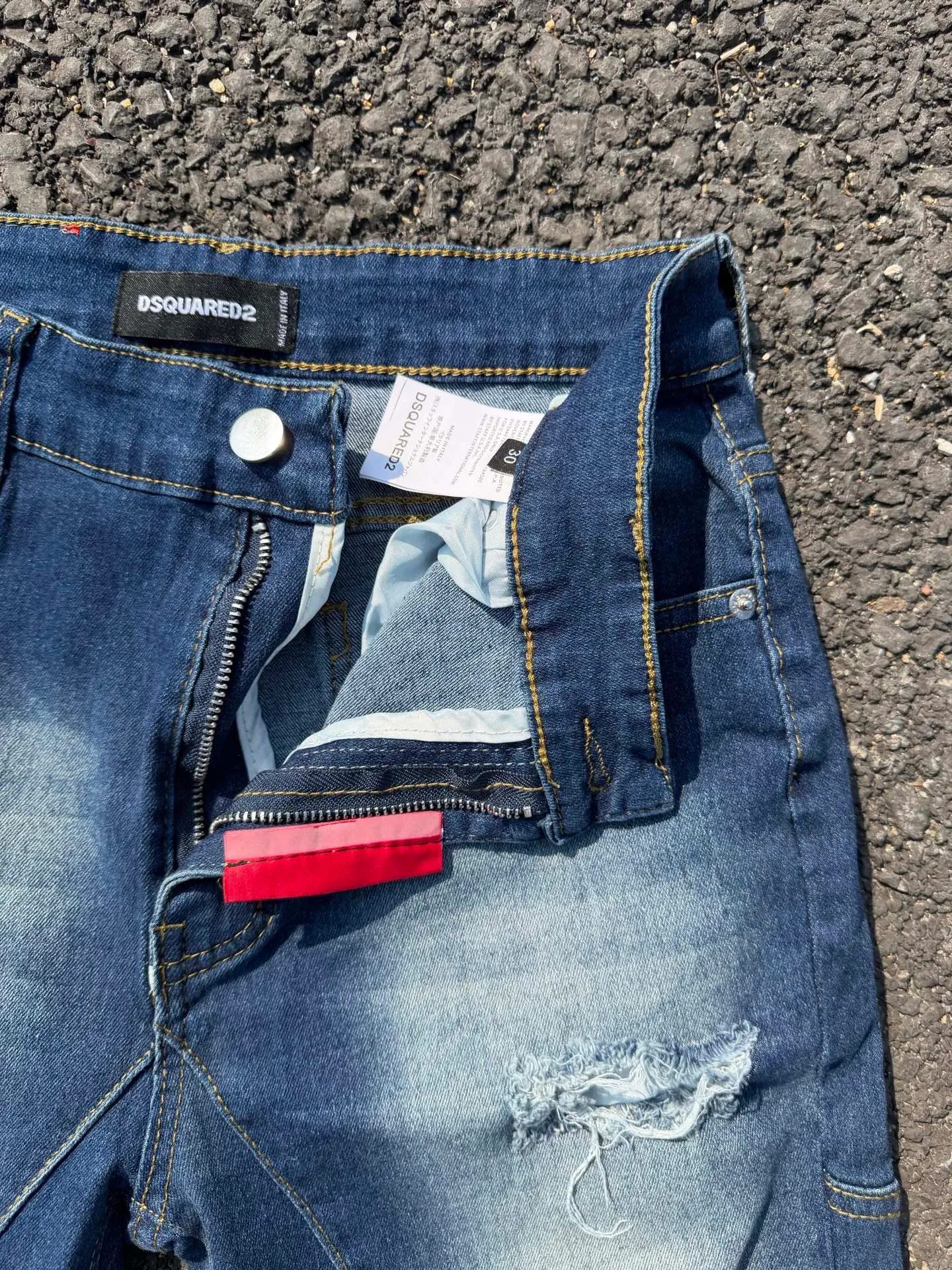 P186 💰 D2 new embroidered men's ripped trendy jeans, elastic personalized patches, slim fit, beggar's pants with small feet, top-quality materials, super soft high cotton washed denim fabric, each piece of washed denim fabric costs up to three times more than the conventional process. The touch is extremely delicate and the texture is very good. The whole body is simple and elegant. The back pocket of the trousers uses high-end direct injection technology. It is extremely exquisite. Full marks for details. Color: Picture color Size: 30-32-34-36 (corresponding to M-L-XL-XXL)