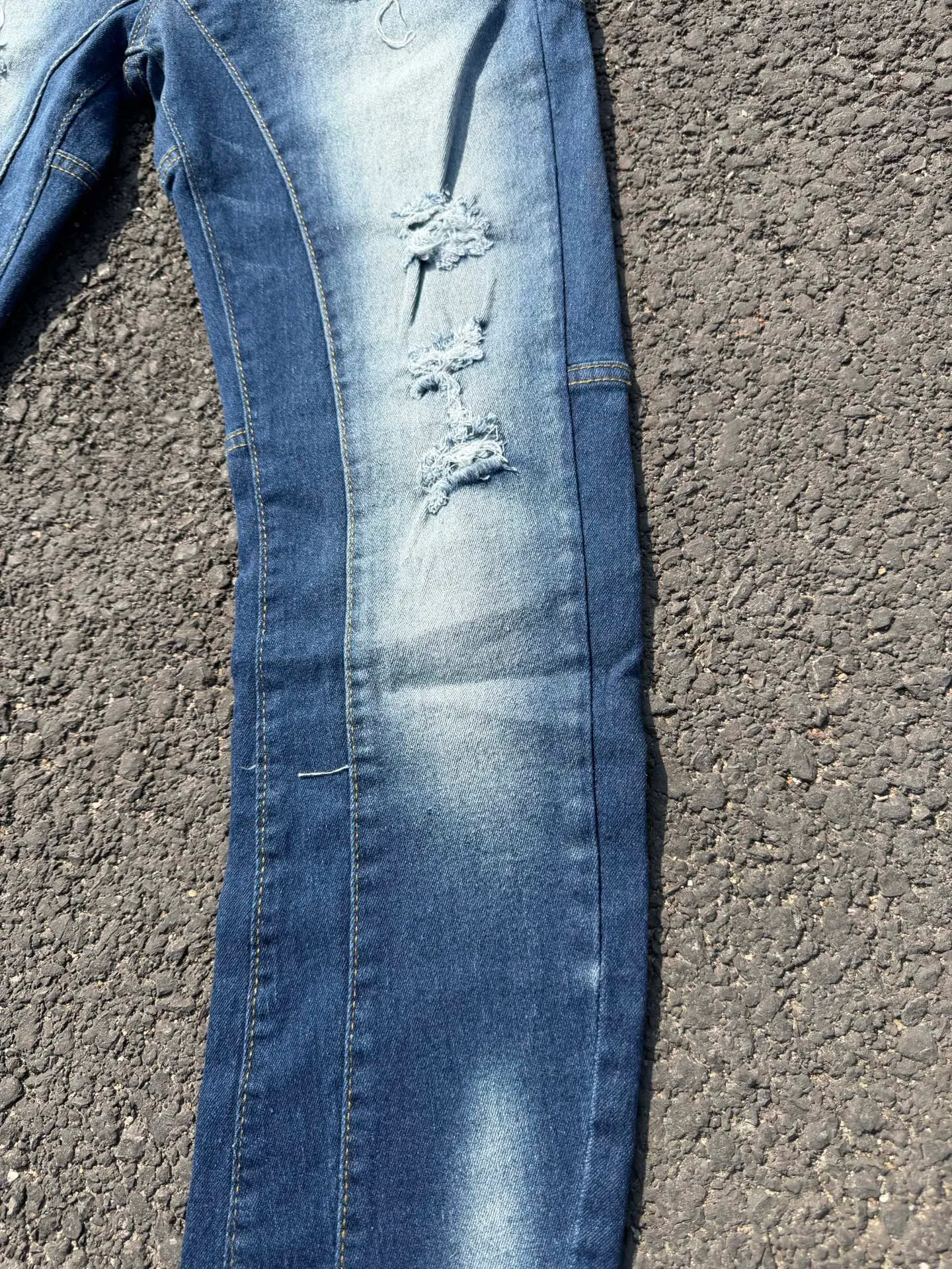 P186 💰 D2 new embroidered men's ripped trendy jeans, elastic personalized patches, slim fit, beggar's pants with small feet, top-quality materials, super soft high cotton washed denim fabric, each piece of washed denim fabric costs up to three times more than the conventional process. The touch is extremely delicate and the texture is very good. The whole body is simple and elegant. The back pocket of the trousers uses high-end direct injection technology. It is extremely exquisite. Full marks for details. Color: Picture color Size: 30-32-34-36 (corresponding to M-L-XL-XXL)