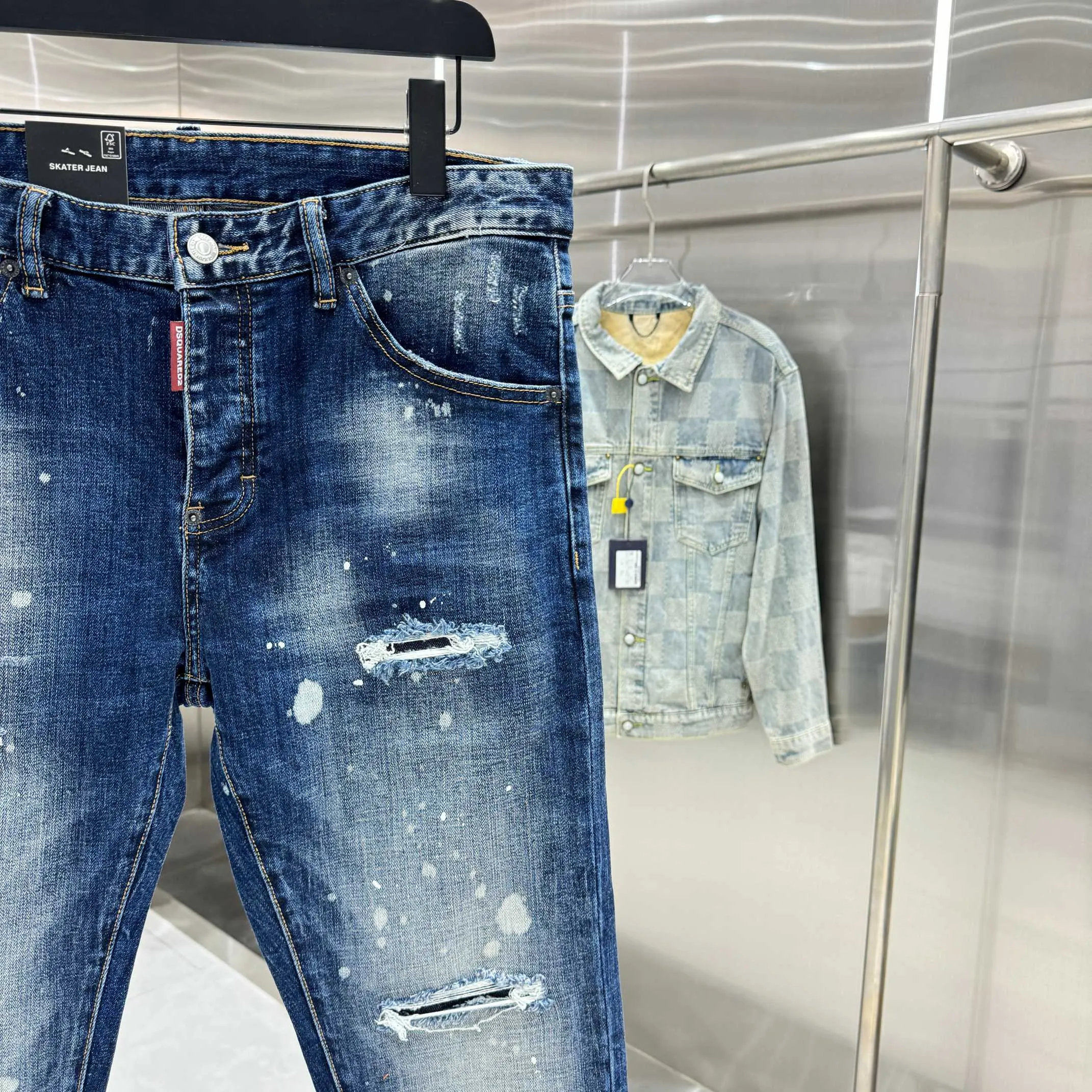 P300 DSQUARED2 graffiti hole washed craft street fashion slim fit stretch jeans color blue size 30 32 34 36 38 40