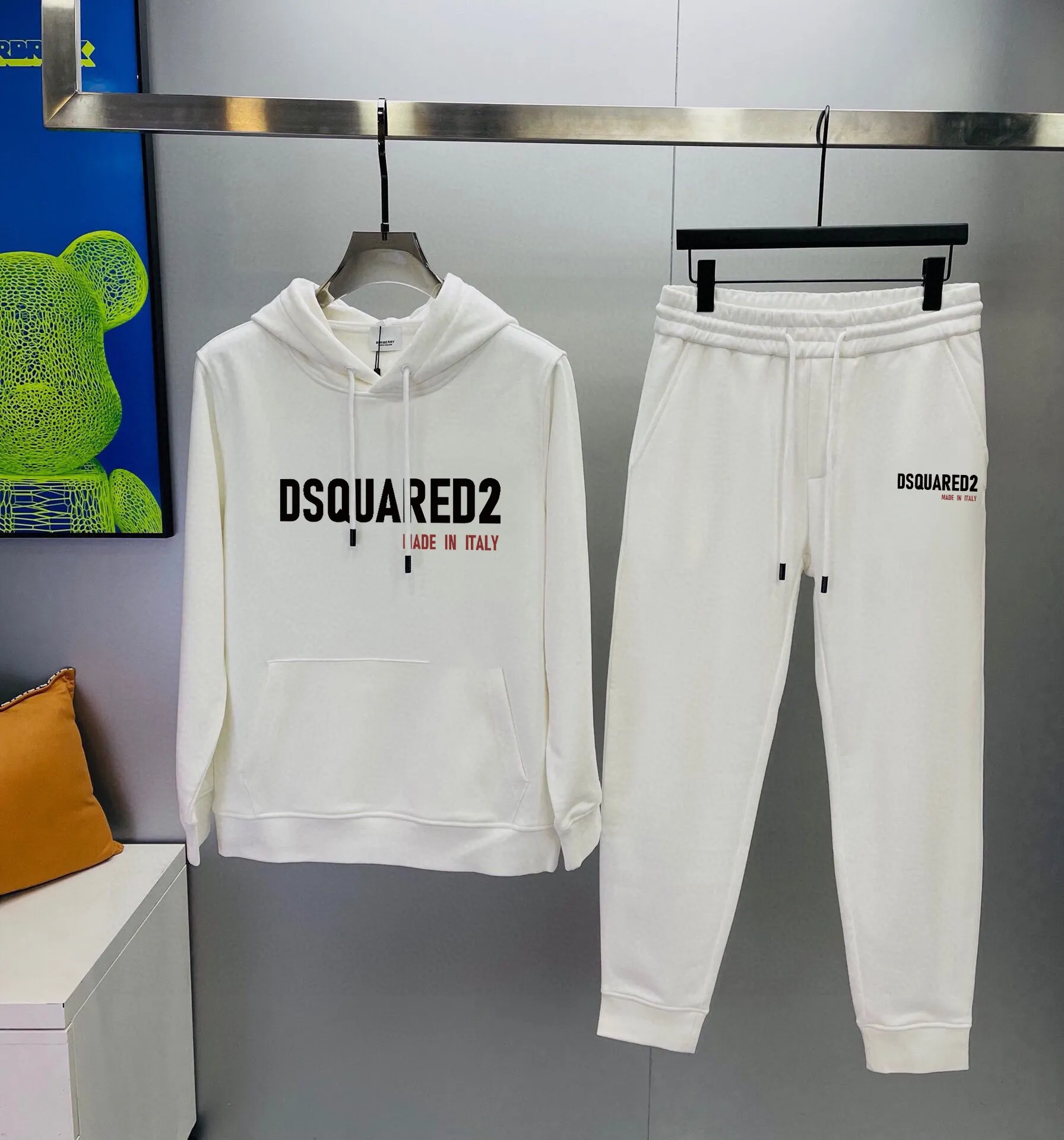 P380 💰 [DSQ2 Second Power] (Fat Man Gospel) hot-selling suit is coming. Focus on the official website original version. 2025 new hot-selling sweatshirt suit. The original order is hard to buy🇭🇰. It is the meticulous work of top designers for a fitting and perfect upper body effect. All-natural high-quality Roman cotton 100%, close-fitting comfort, noble and elegant! Original hardware embodies elegance and nobility! Counter size: M-5XL (maximum wear up to 220 pounds)