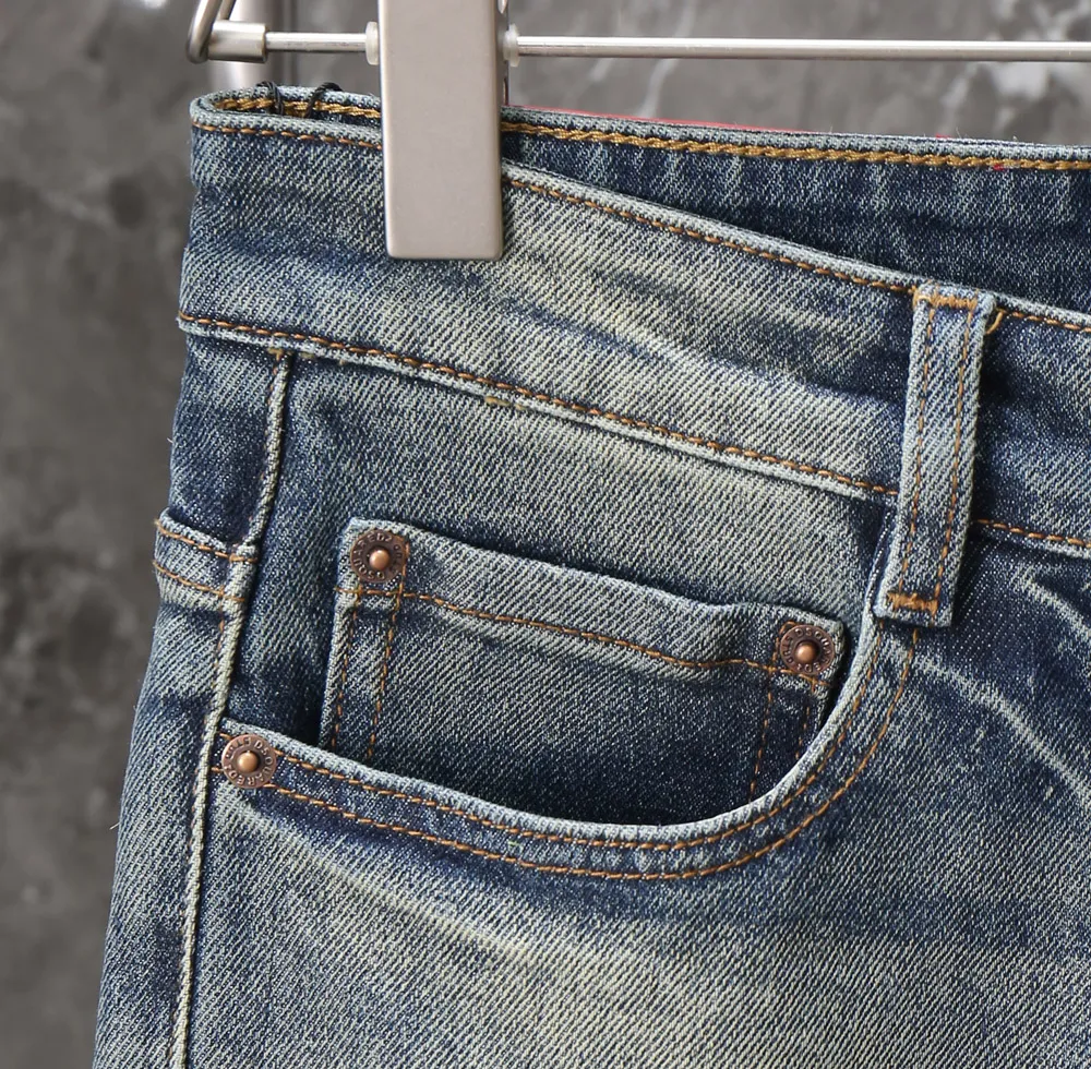 P230 Second Power 2025 Autumn and Winter European Counter New Style Super A Purchasing Level Overseas Trading Company Order Source, Top Original High-end Men's Customized Fashion Slim Small Straight Jeans 2818 Color: Heavy craftsmanship, fried sand and water, picture color Size: 29-40 Fabric: Denim washed jeans! Luxurious experience. Customer-supplied trade channel. The simple and charming classic trousers are made of customer-supplied denim. The texture is thick, comfortable and breathable. The cutting of high-quality craftsmanship is top-notch, and the overall design is very exquisite. The cuffing design on the inside and outside is perfect, and the use of poly-strand mechanical needle edge banding technology highlights the brand's luxurious inner charm. The brand logo is full and thick, and the chiseled buttons are thick and rigorous, bringing a new fashion taste to this ordinary trousers!  Excipients: Complete with three standards