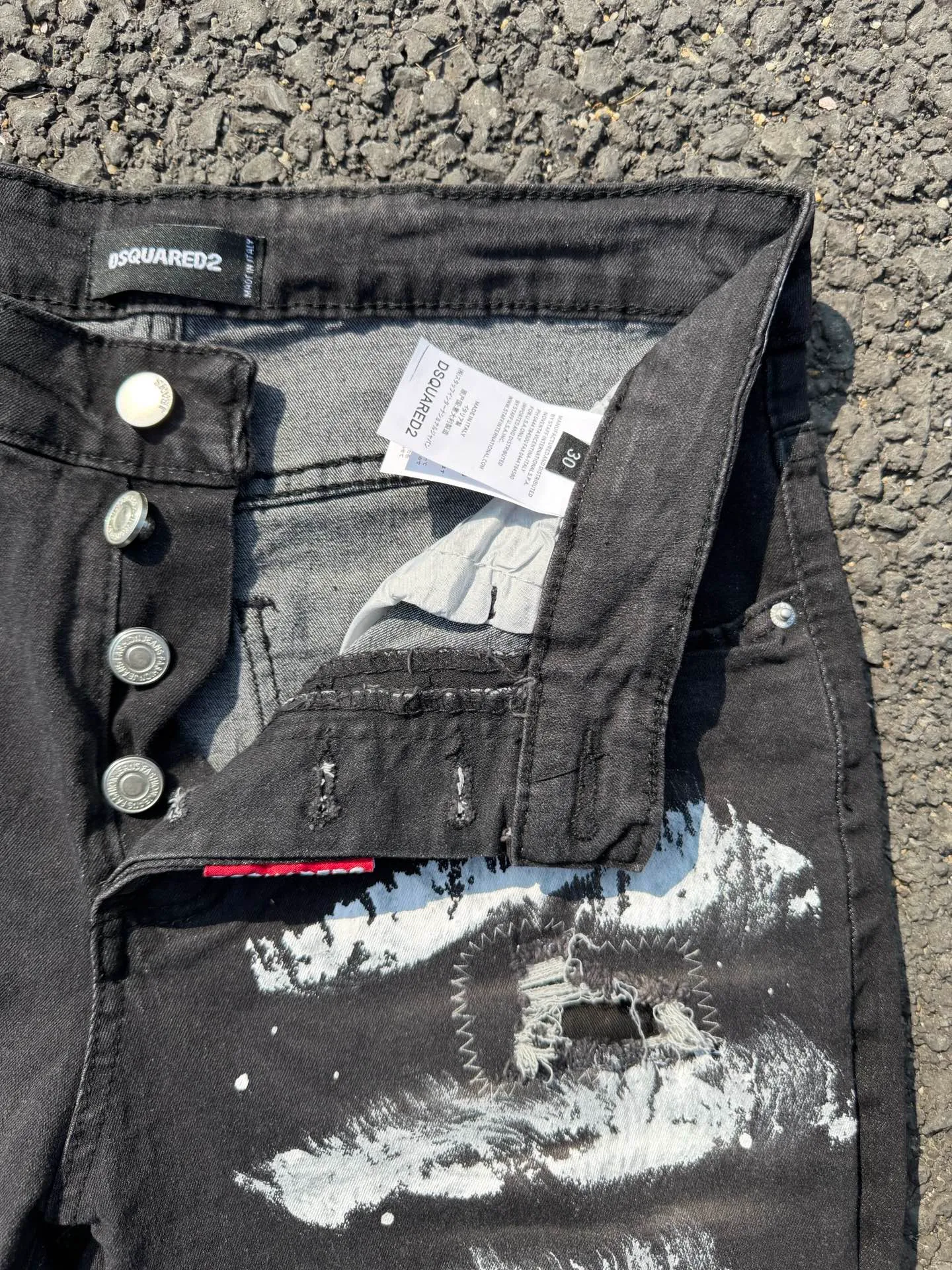 P186 💰 D2 new embroidered men's ripped trendy jeans, elastic personalized patches, slim fit, beggar's pants with small feet, top-quality materials, super soft high cotton washed denim fabric, each piece of washed denim fabric costs up to three times more than the conventional process. The touch is extremely delicate and the texture is very good. The whole body is simple and elegant. The back pocket of the trousers uses high-end direct injection technology. It is extremely exquisite. Full marks for details. Color: Picture color Size: 30-22-34-36 (corresponding to M-L-XL-XXL)