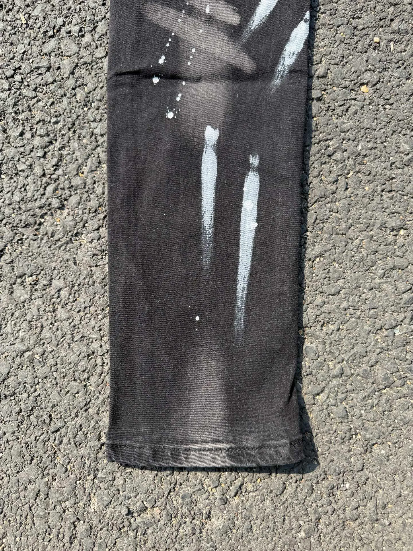 P186 💰 D2 new embroidered men's ripped trendy jeans, elastic personalized patches, slim fit, beggar's pants with small feet, top-quality materials, super soft high cotton washed denim fabric, each piece of washed denim fabric costs up to three times more than the conventional process. The touch is extremely delicate and the texture is very good. The whole body is simple and elegant. The back pocket of the trousers uses high-end direct injection technology. It is extremely exquisite. Full marks for details. Color: Picture color Size: 30-22-34-36 (corresponding to M-L-XL-XXL)