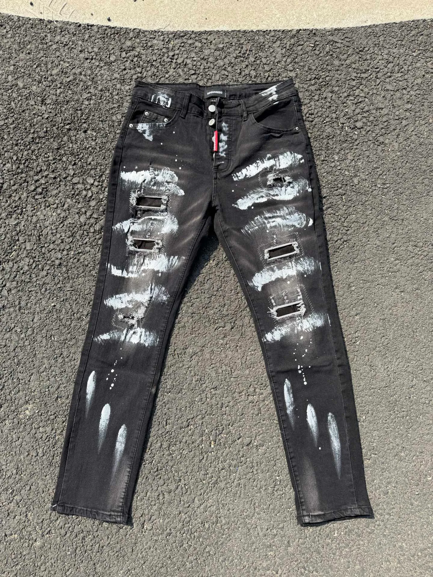 P186 💰 D2 new embroidered men's ripped trendy jeans, elastic personalized patches, slim fit, beggar's pants with small feet, top-quality materials, super soft high cotton washed denim fabric, each piece of washed denim fabric costs up to three times more than the conventional process. The touch is extremely delicate and the texture is very good. The whole body is simple and elegant. The back pocket of the trousers uses high-end direct injection technology. It is extremely exquisite. Full marks for details. Color: Picture color Size: 30-22-34-36 (corresponding to M-L-XL-XXL)