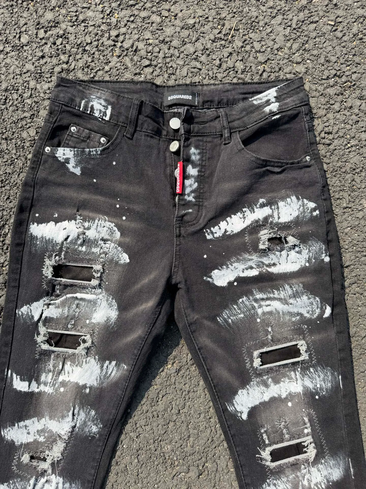 P186 💰 D2 new embroidered men's ripped trendy jeans, elastic personalized patches, slim fit, beggar's pants with small feet, top-quality materials, super soft high cotton washed denim fabric, each piece of washed denim fabric costs up to three times more than the conventional process. The touch is extremely delicate and the texture is very good. The whole body is simple and elegant. The back pocket of the trousers uses high-end direct injection technology. It is extremely exquisite. Full marks for details. Color: Picture color Size: 30-22-34-36 (corresponding to M-L-XL-XXL)