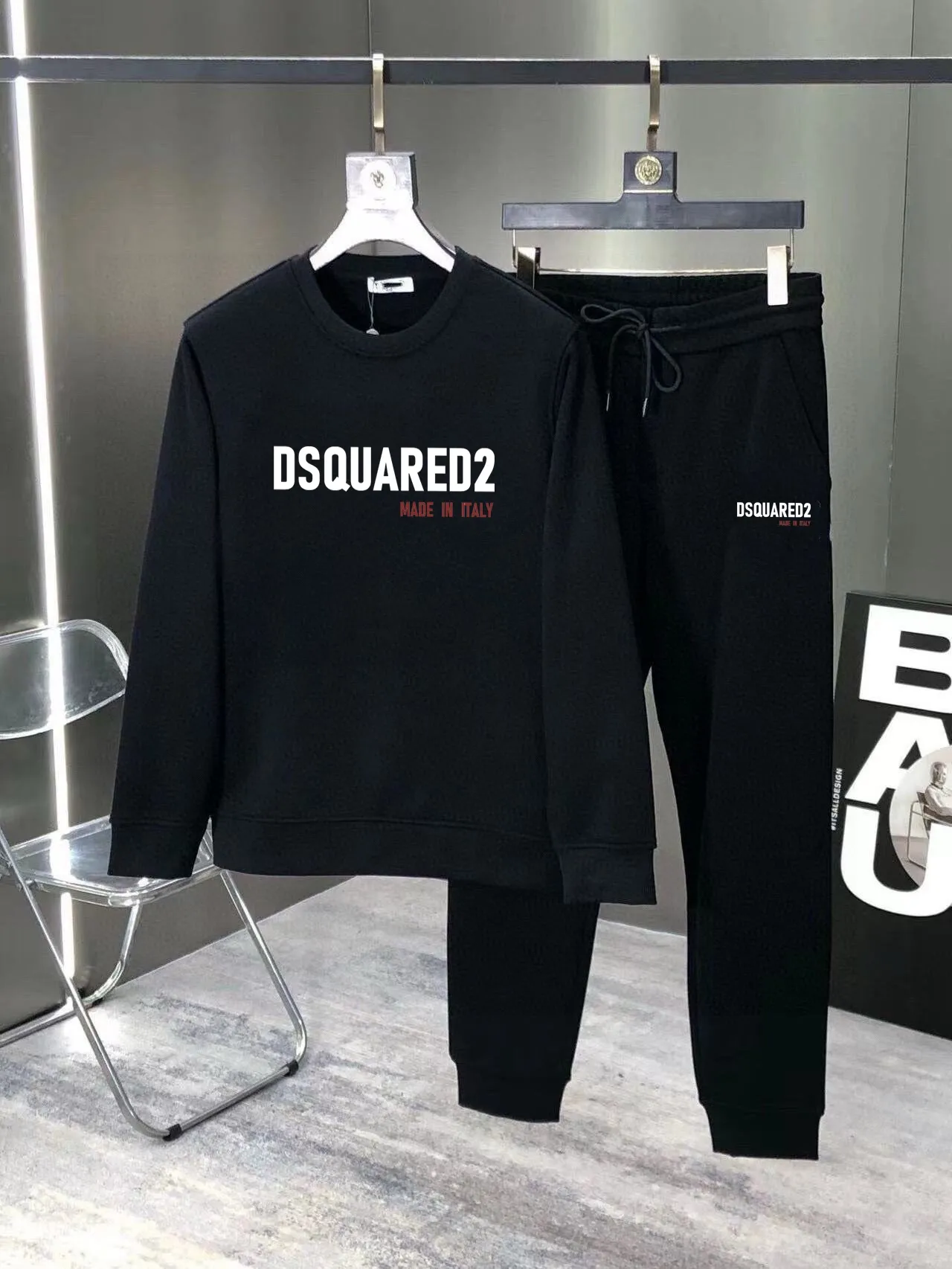 🅿️380 direct batch [DSQ2 Second Power] (Fat Man Gospel) hot-selling suit is coming. Focus on the original version of the official website. 2025 new hot-selling sweatshirt suit. The original order is the best. 🇭🇰The meticulous work of top designers. Just for a fitting and perfect upper body effect. All-natural high-quality Roman cotton 100%, close-fitting comfort, noble and elegant! Original hardware embodies elegance and nobility! Counter size: M-5XL (maximum wear up to 220 pounds)