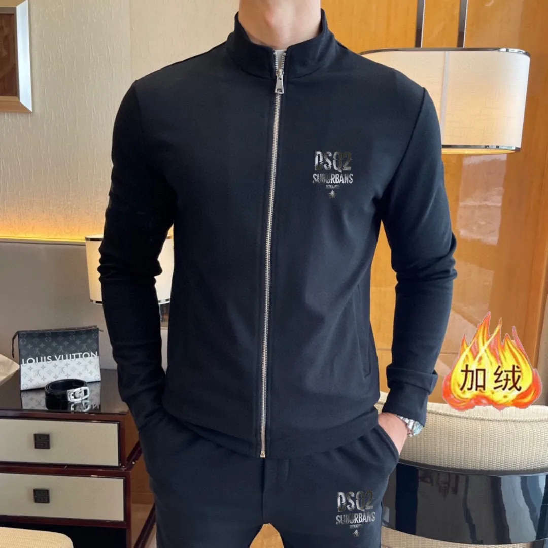 🅿️460 brand [DSQ2 Second Power] (velvet and thickened) 2025 autumn and winter new product, celebrities’ favorite fashionable casual suit, clean and neat tailoring, full of urban style. Made of high-quality customized fabrics, the inner warmth is excellent, the hand feels soft and dry, and the upper body effect is crisp and stylish. The three-dimensional cutting process and the pattern are all of high standards, and the silhouette version has the right benefits! It is not tight at all, and you feel good when you put it on. So many top-quality raw materials create high-end products with unparalleled value. It is the first choice for high-end fashion people. (Size: M-4XL can wear up to 200 pounds)