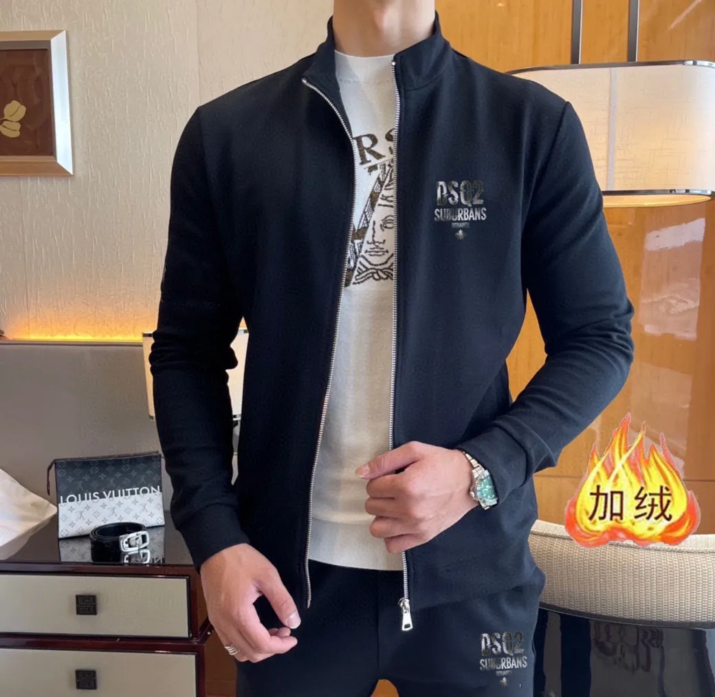 🅿️460 brand [DSQ2 Second Power] (velvet and thickened) 2025 autumn and winter new product, celebrities’ favorite fashionable casual suit, clean and neat tailoring, full of urban style. Made of high-quality customized fabrics, the inner warmth is excellent, the hand feels soft and dry, and the upper body effect is crisp and stylish. The three-dimensional cutting process and the pattern are all of high standards, and the silhouette version has the right benefits! It is not tight at all, and you feel good when you put it on. So many top-quality raw materials create high-end products with unparalleled value. It is the first choice for high-end fashion people. (Size: M-4XL can wear up to 200 pounds)