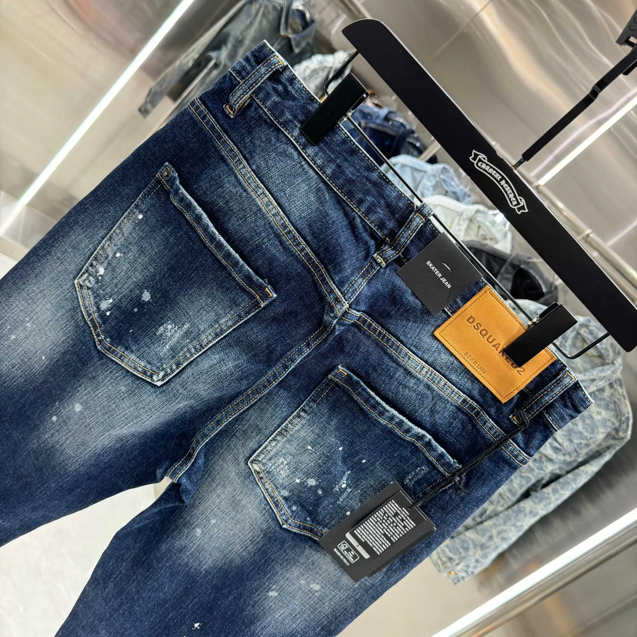 P300 DSQUARED2 graffiti hole washed craft street fashion slim fit stretch jeans color blue size 30 32 34 36 38 40