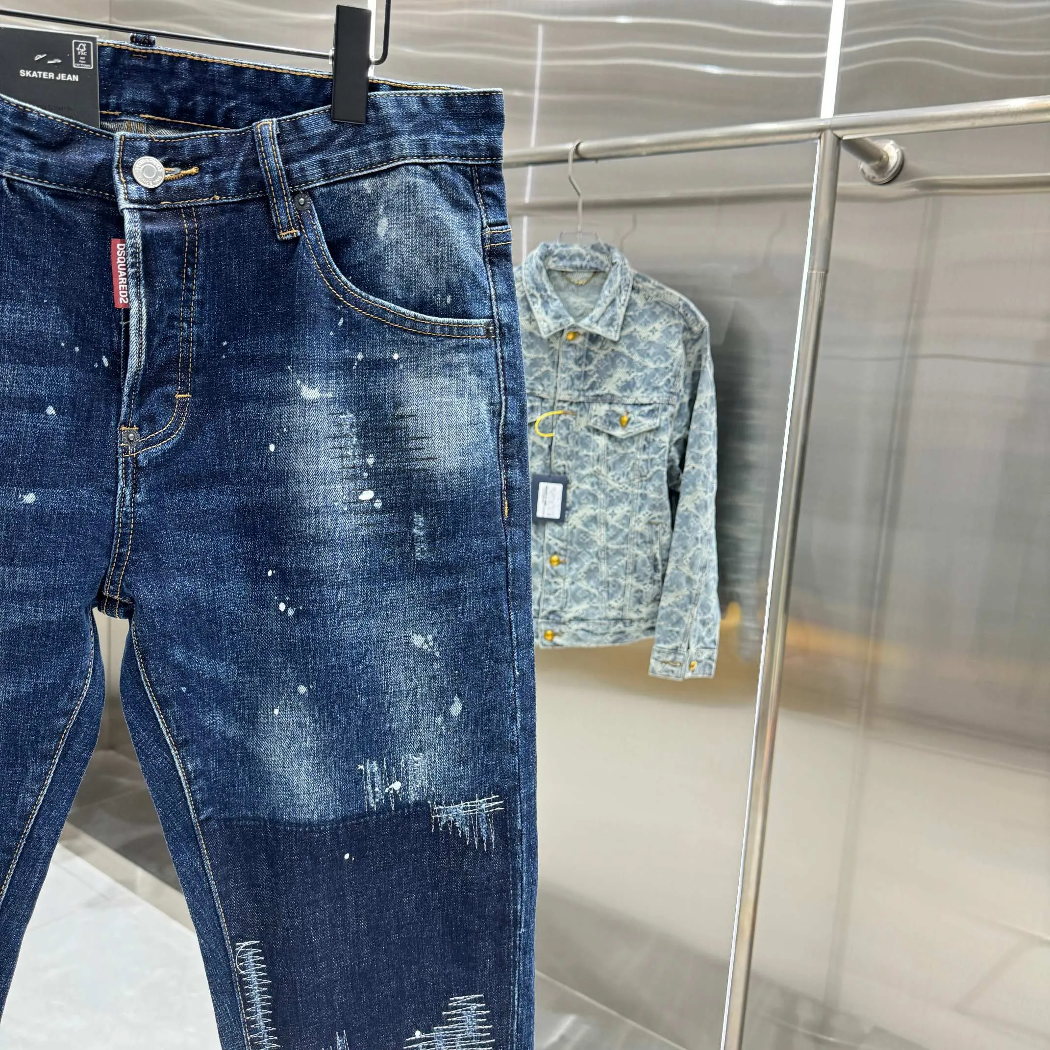 P300 DSQUARED2 graffiti hole washed craft street fashion slim fit stretch jeans color blue size 30 32 34 36 38 40