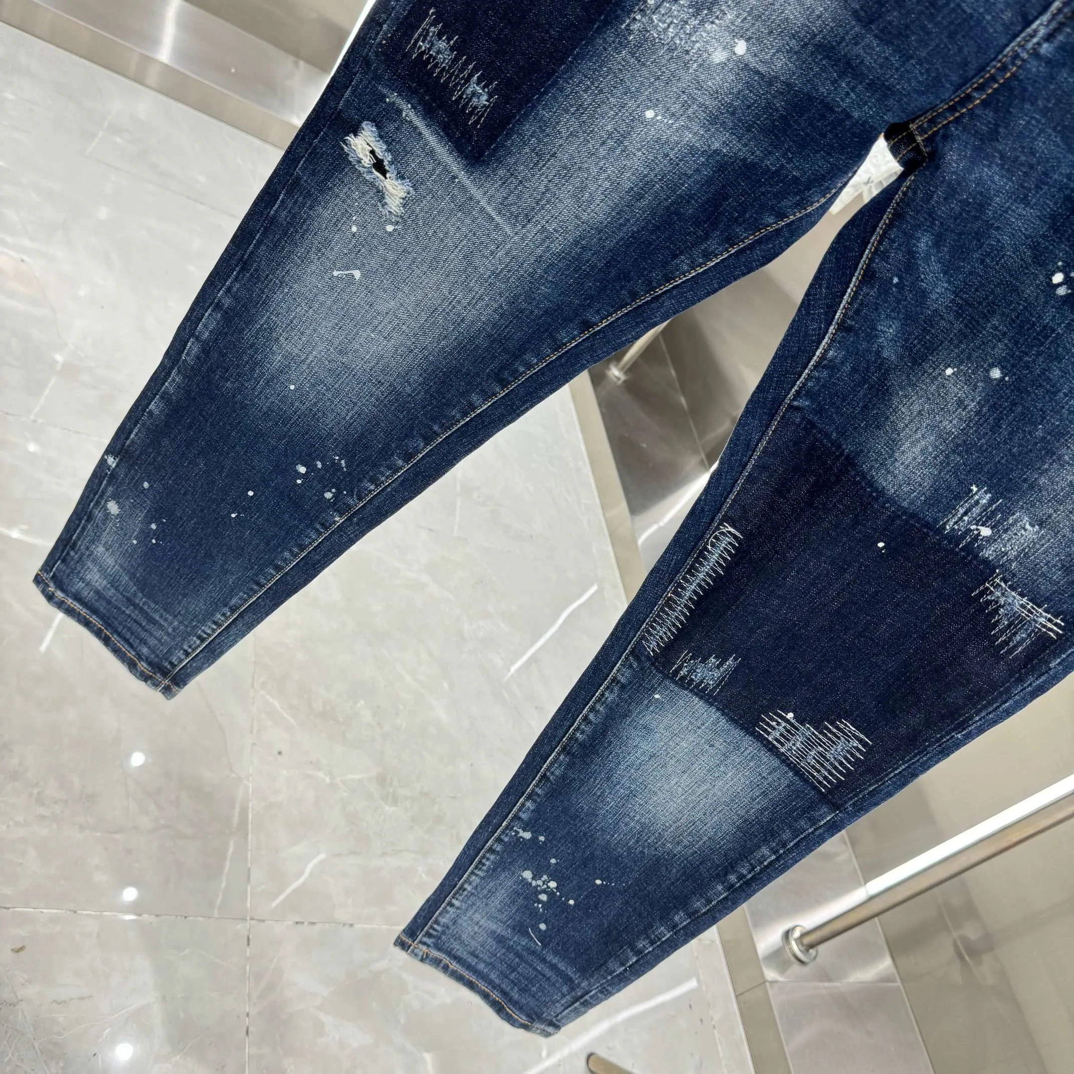 P300 DSQUARED2 graffiti hole washed craft street fashion slim fit stretch jeans color blue size 30 32 34 36 38 40