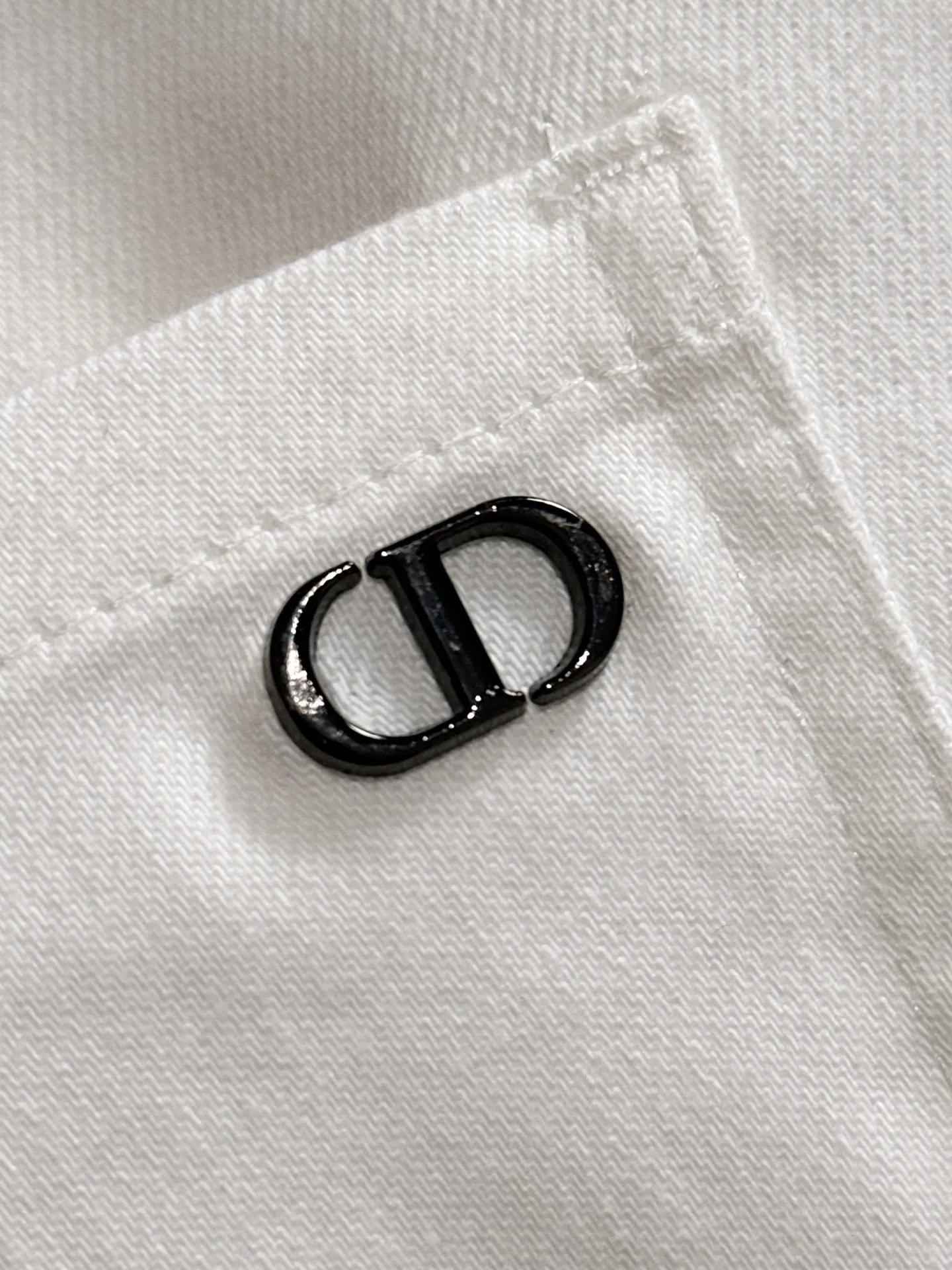 🅿️380 Dior's new 2025 four-season hot brick pocket slim-fit jeans trousers are woven from imported Japanese Denim plain cotton denim fabrics. They are complete with three labels, simple yet elegant, soft, delicate and comfortable, and the upper body is versatile and fashionable! Light luxury, a must-have item for daily commuting! Code number: 28-40 (please state your height and weight when placing an order)