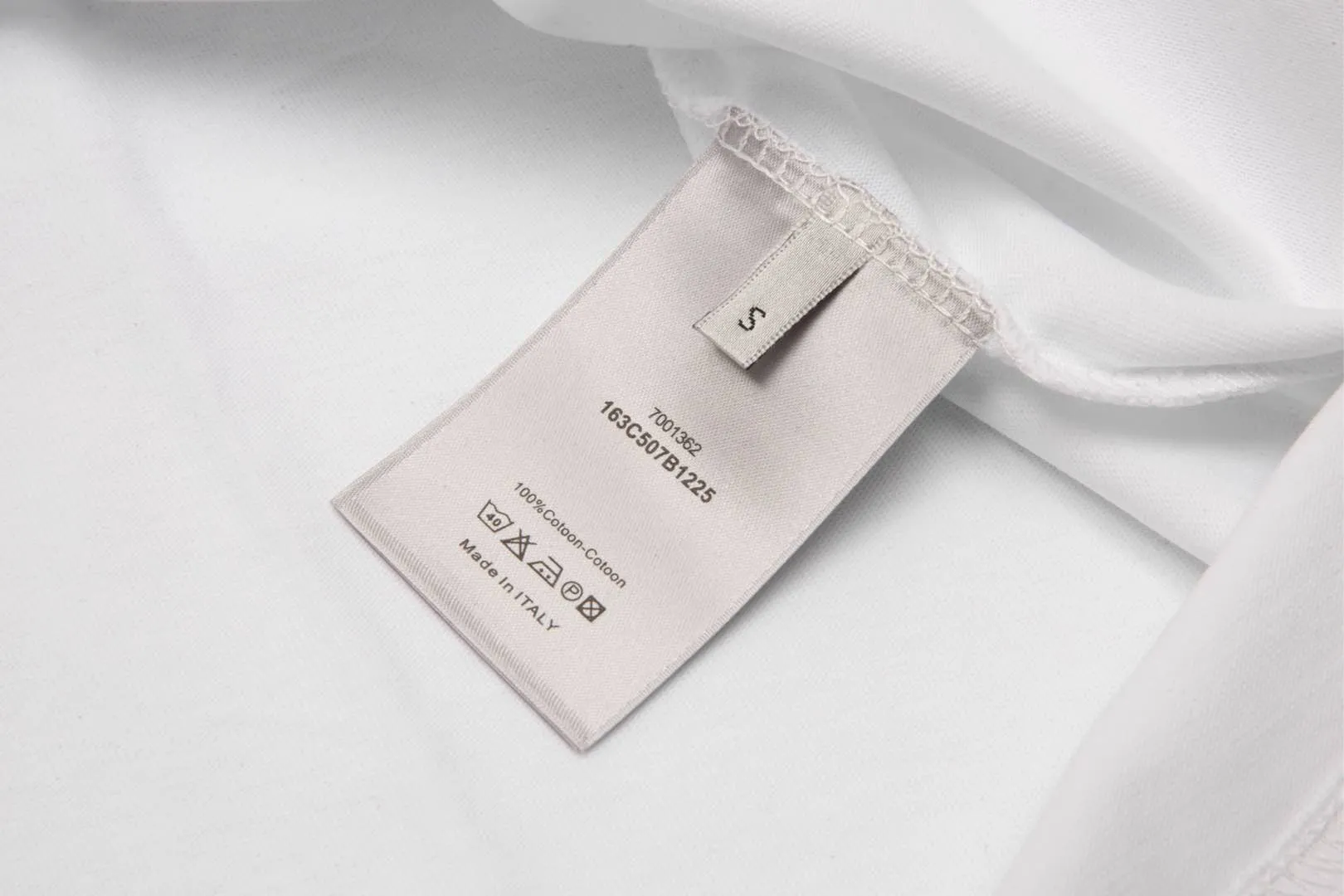 🅿️180 High-quality DIOR/Dior new series Apple snake embroidered short-sleeved T-shirt, pure cotton double yarn fabric, using high-density thread embroidery, loose version, full set of accessories, soft and thick fabric, complete with three standards, same size for men and women. Size xs s m l