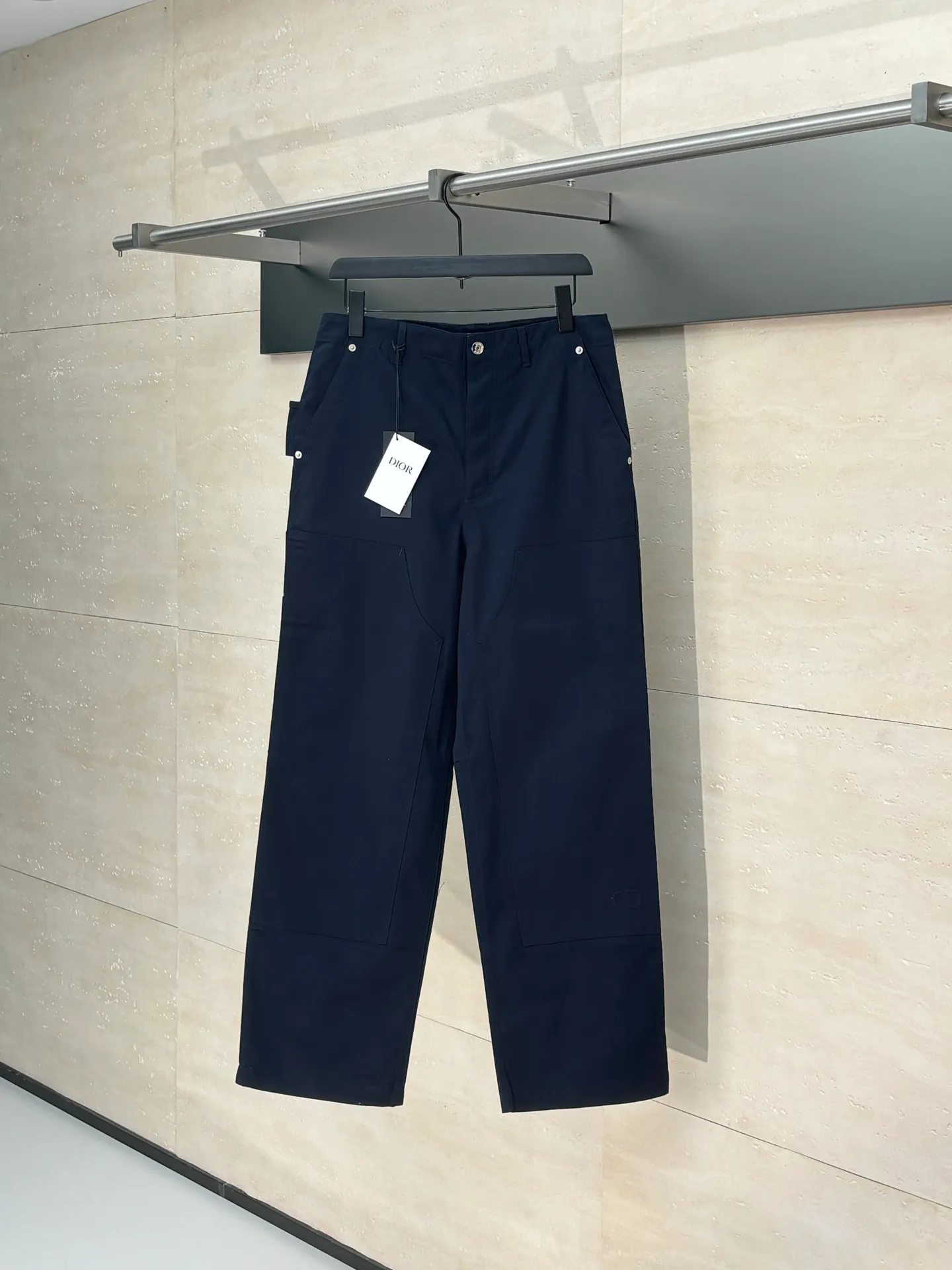 🅿️520 Dio*/Dior 25FW early autumn new cotton straight overalls, front splicing and hem cd letter embroidery, front and rear patch pockets, metal lettering accessories buttons, simple design size Size: S/M/L/XL