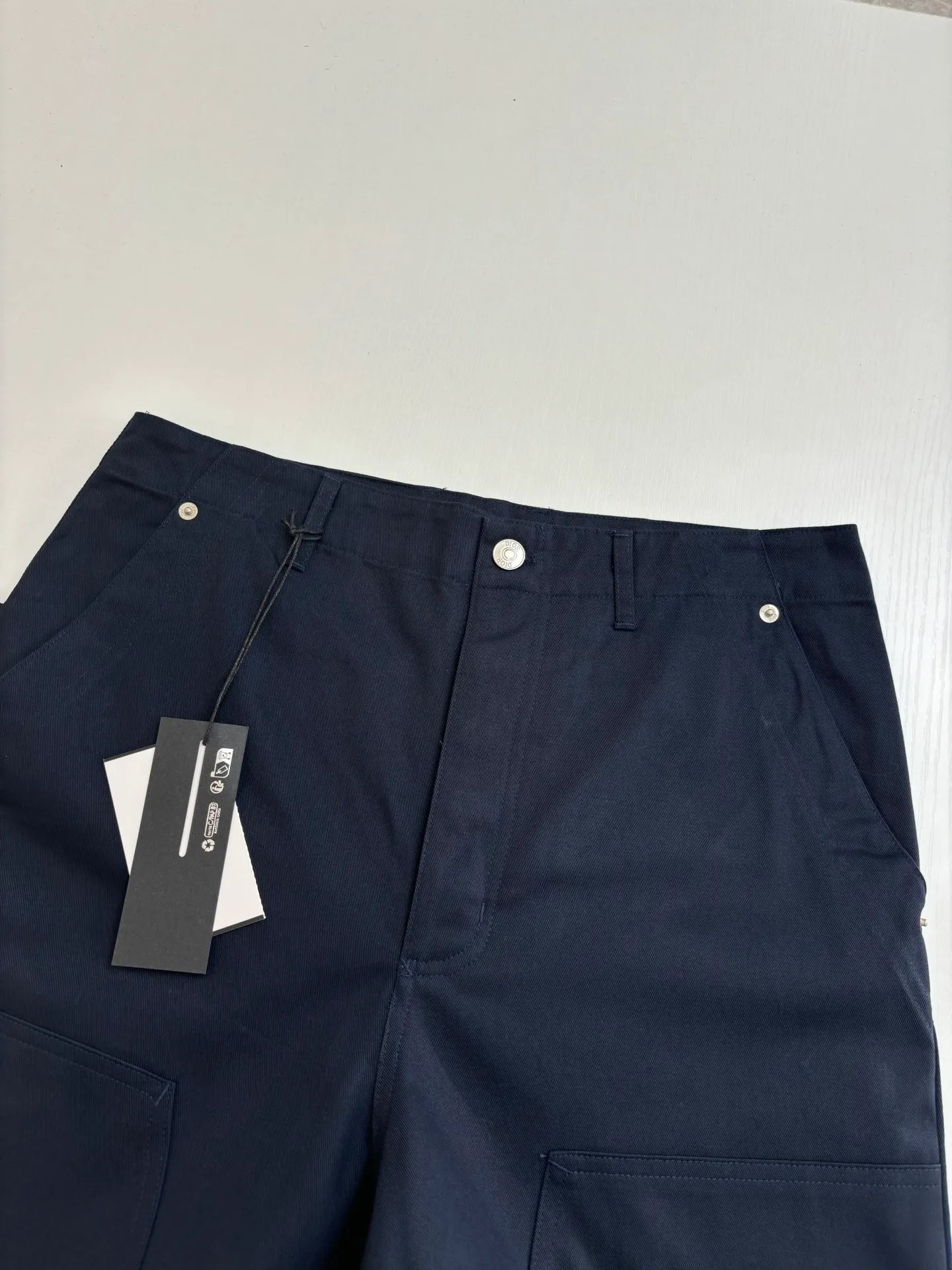 🅿️520 Dio*/Dior 25FW early autumn new cotton straight overalls, front splicing and hem cd letter embroidery, front and rear patch pockets, metal lettering accessories buttons, simple design size Size: S/M/L/XL