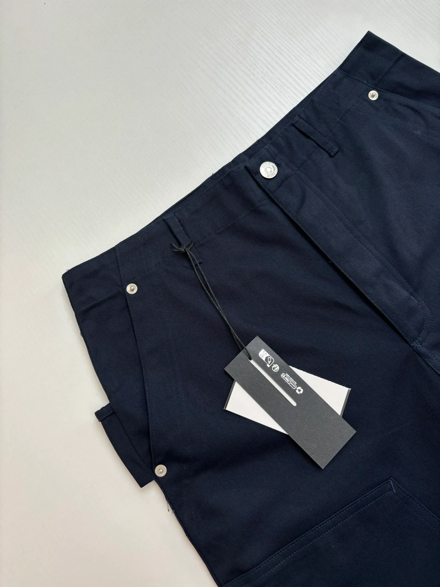 🅿️520 Dio*/Dior 25FW early autumn new cotton straight overalls, front splicing and hem cd letter embroidery, front and rear patch pockets, metal lettering accessories buttons, simple design size Size: S/M/L/XL