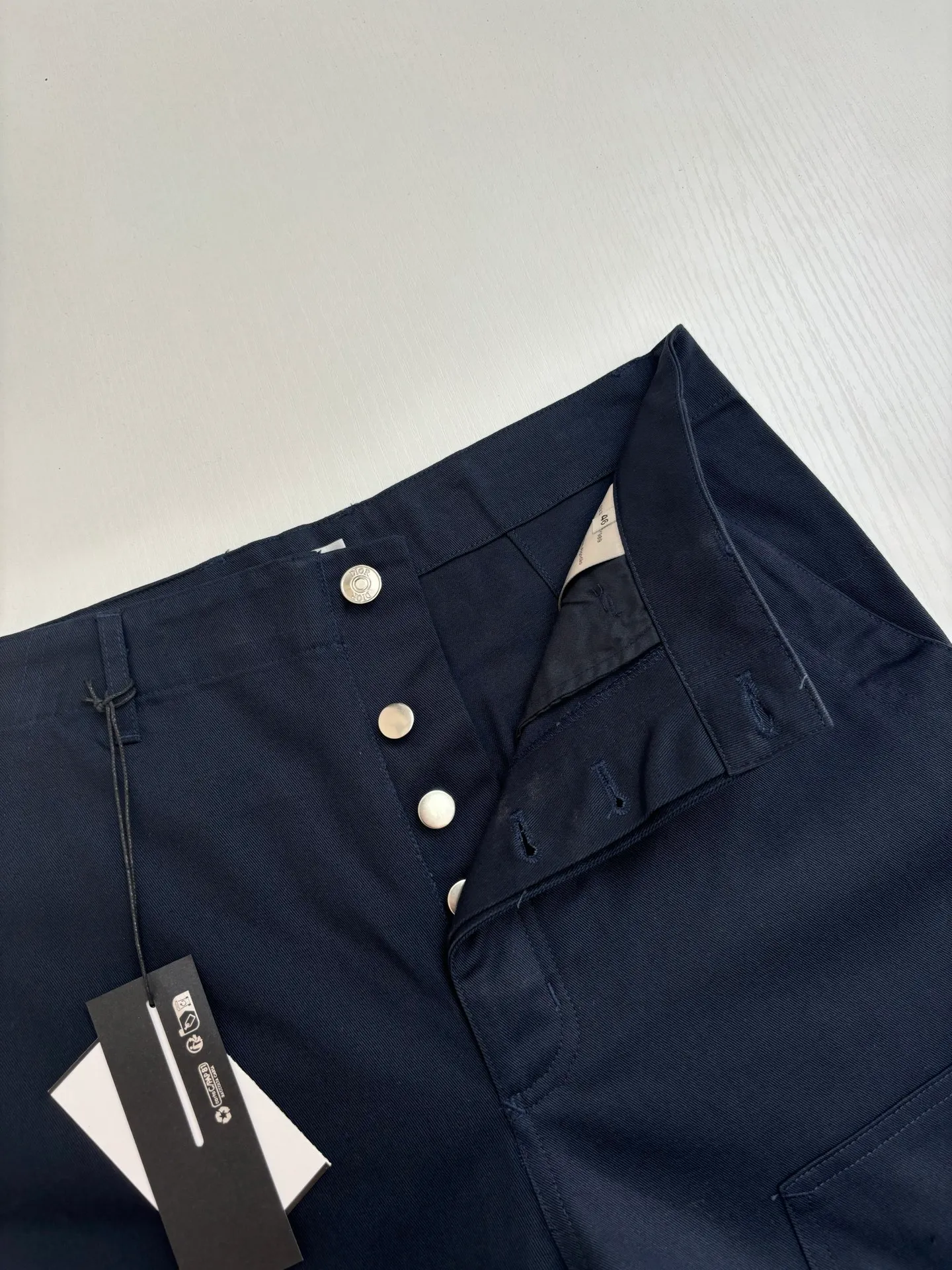 🅿️520 Dio*/Dior 25FW early autumn new cotton straight overalls, front splicing and hem cd letter embroidery, front and rear patch pockets, metal lettering accessories buttons, simple design size Size: S/M/L/XL