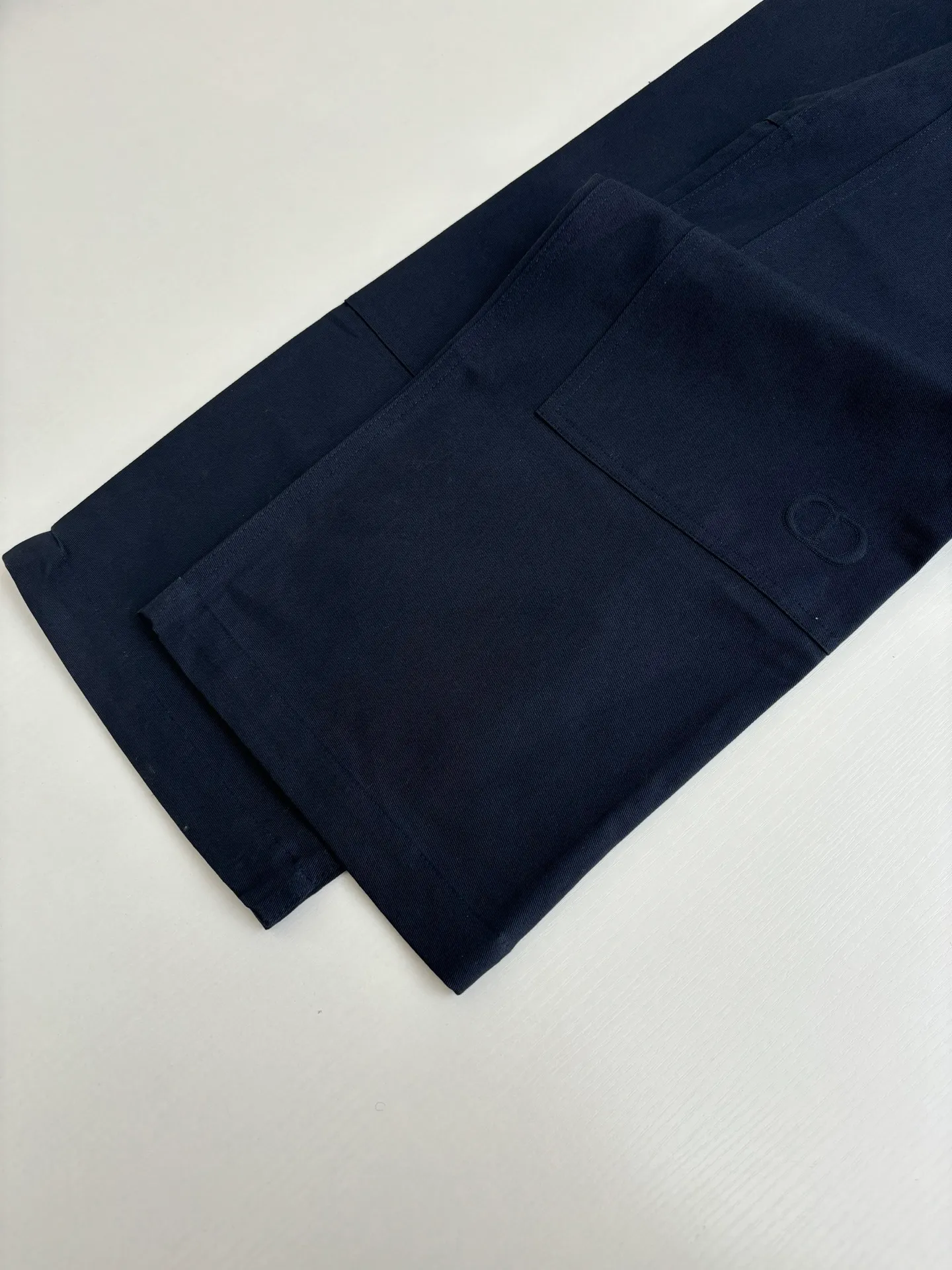 🅿️520 Dio*/Dior 25FW early autumn new cotton straight overalls, front splicing and hem cd letter embroidery, front and rear patch pockets, metal lettering accessories buttons, simple design size Size: S/M/L/XL