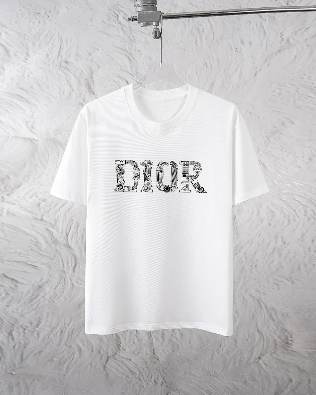 🅿️300 Dior Exclusively provides new trendy men’s fashionable round neck short-sleeved shorts suits, trendy and fashionable casual short-sleeved suits! It has high breathability and comfort, impeccable details, and brand element design concept, reflecting high quality. It presents a casual cut and the upper body shape is great! Material: 250g Xinjiang long-staple cotton short sleeves + 360g pure cotton terry shorts Size: S M L Due to manual measurement, there is a deviation of about 1-3CM in size.