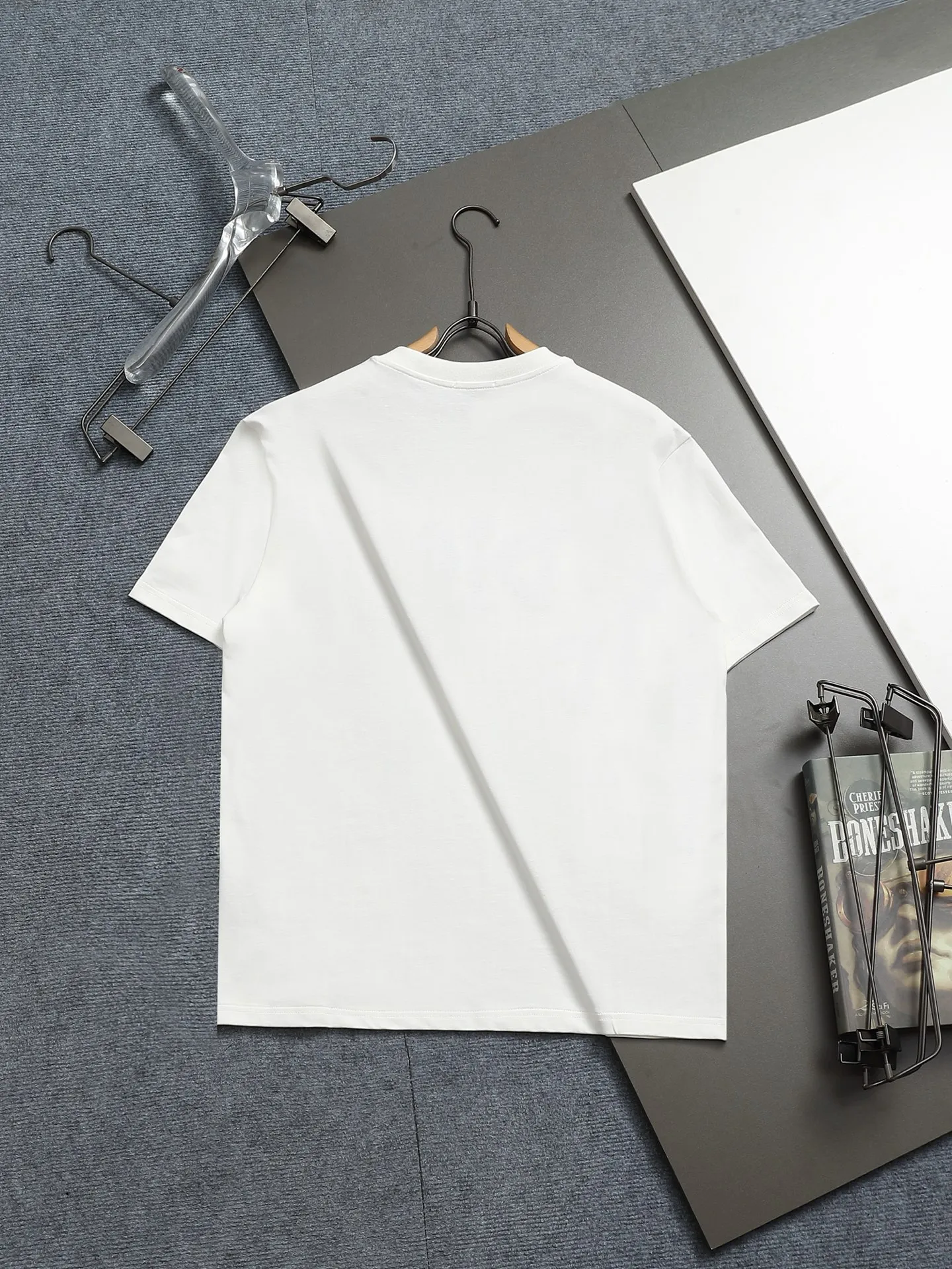 🅿️170 DIOR Dior 2025 SS spring and summer new short-sleeved T-shirt with letter embroidery design, made of 240g double-ply double yarn cotton fabric. The fabric has been washed and treated to make it more comfortable to the touch. Complete with three labels. Color: White Black Size: XS-L